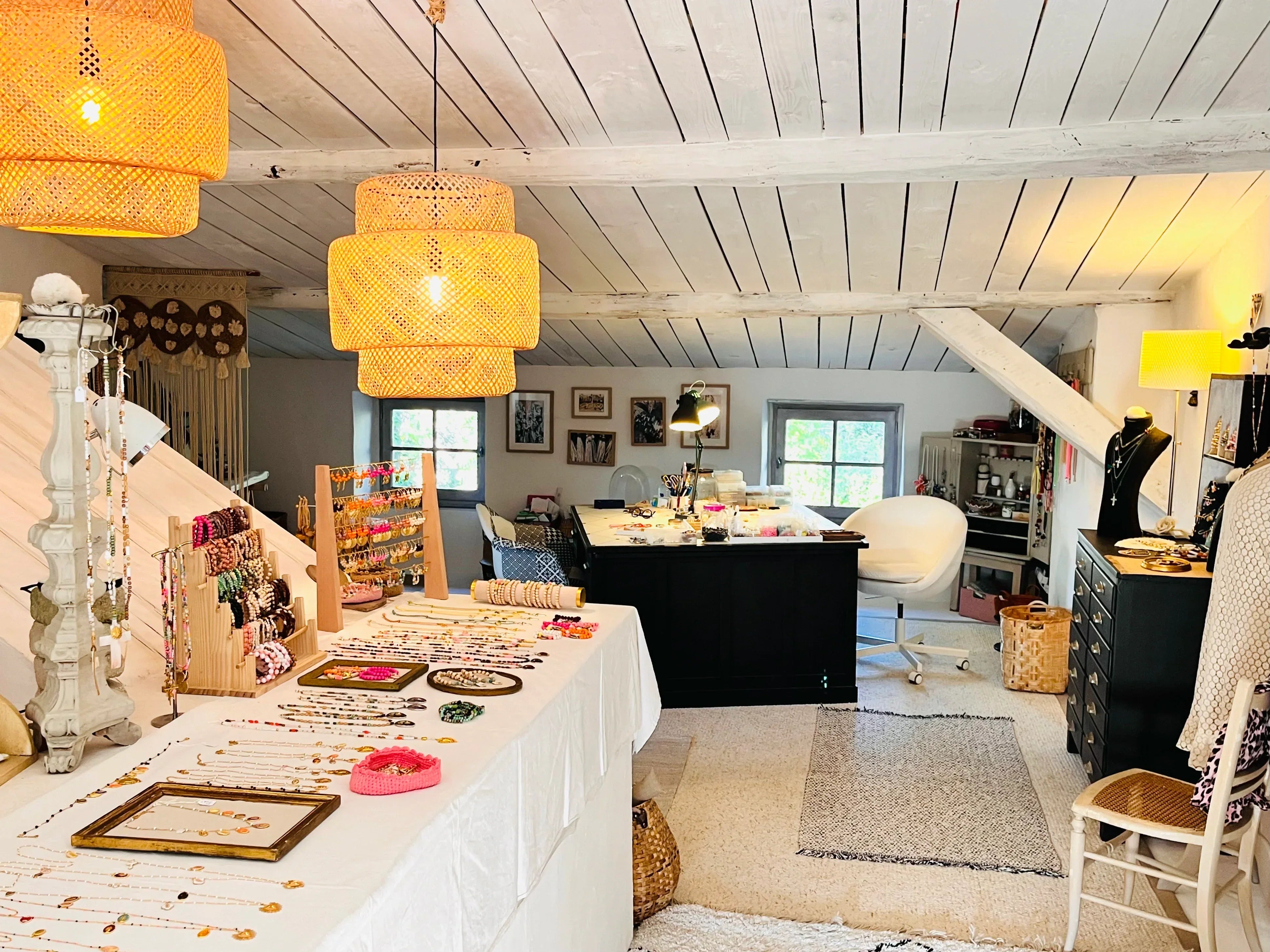 Pourquoi les bijoux en petites séries sont meilleurs pour l’environnement et ton style Arastuce