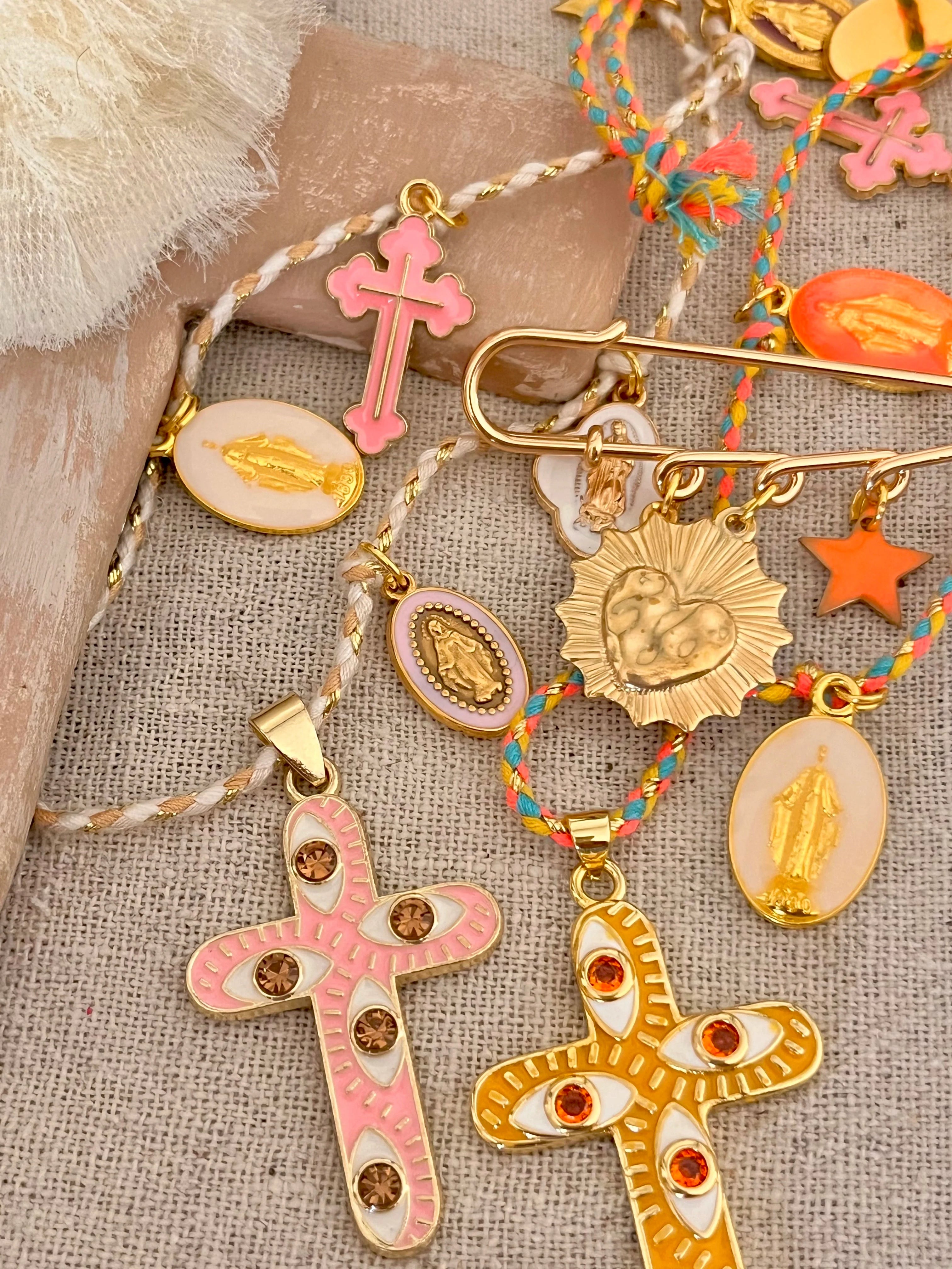 “7 idées de bijoux à offrir pour un cadeau symbolique qui touche en plein cœur”