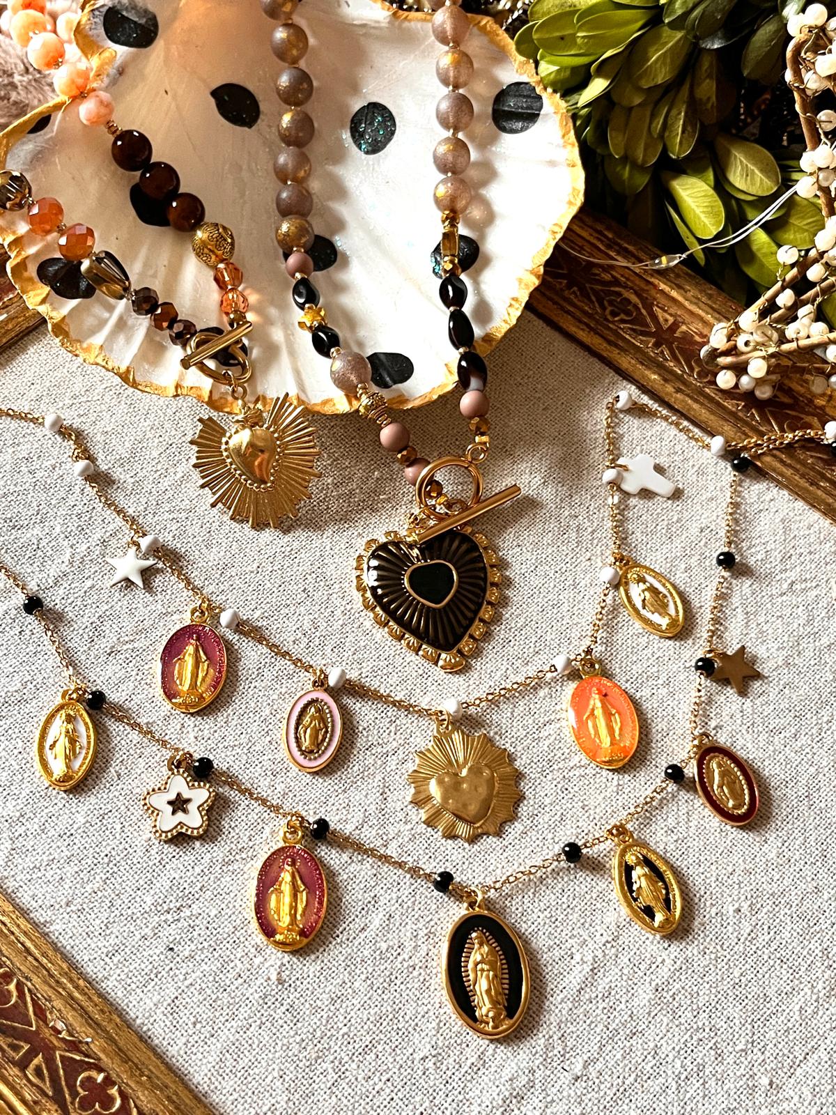 Comment choisir la longueur idéale de collier bohème selon ta silhouette, ton style et tes tenues Arastuce