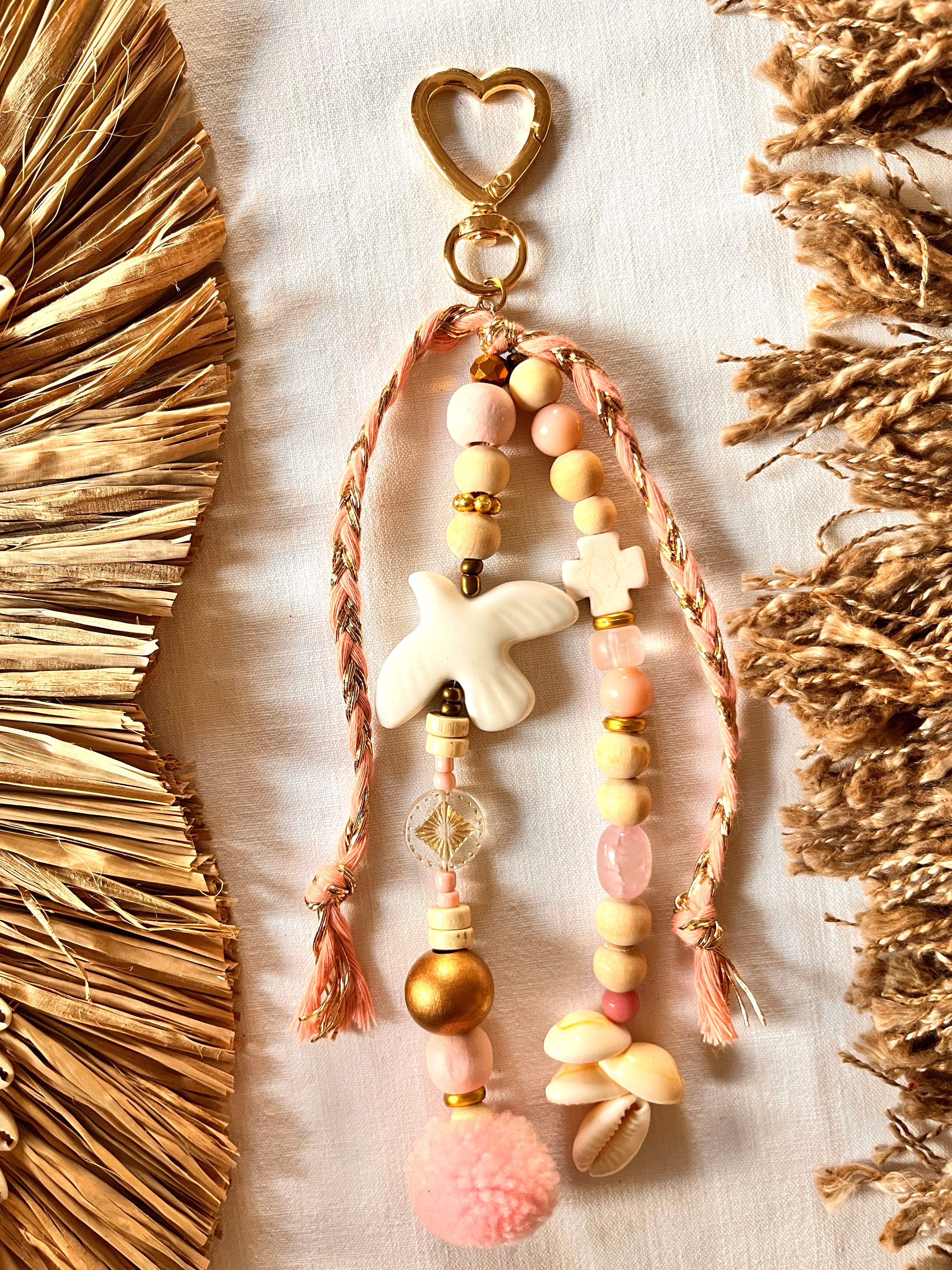 Paloméa– Grigri Colombe et perles coquillage Arastuce