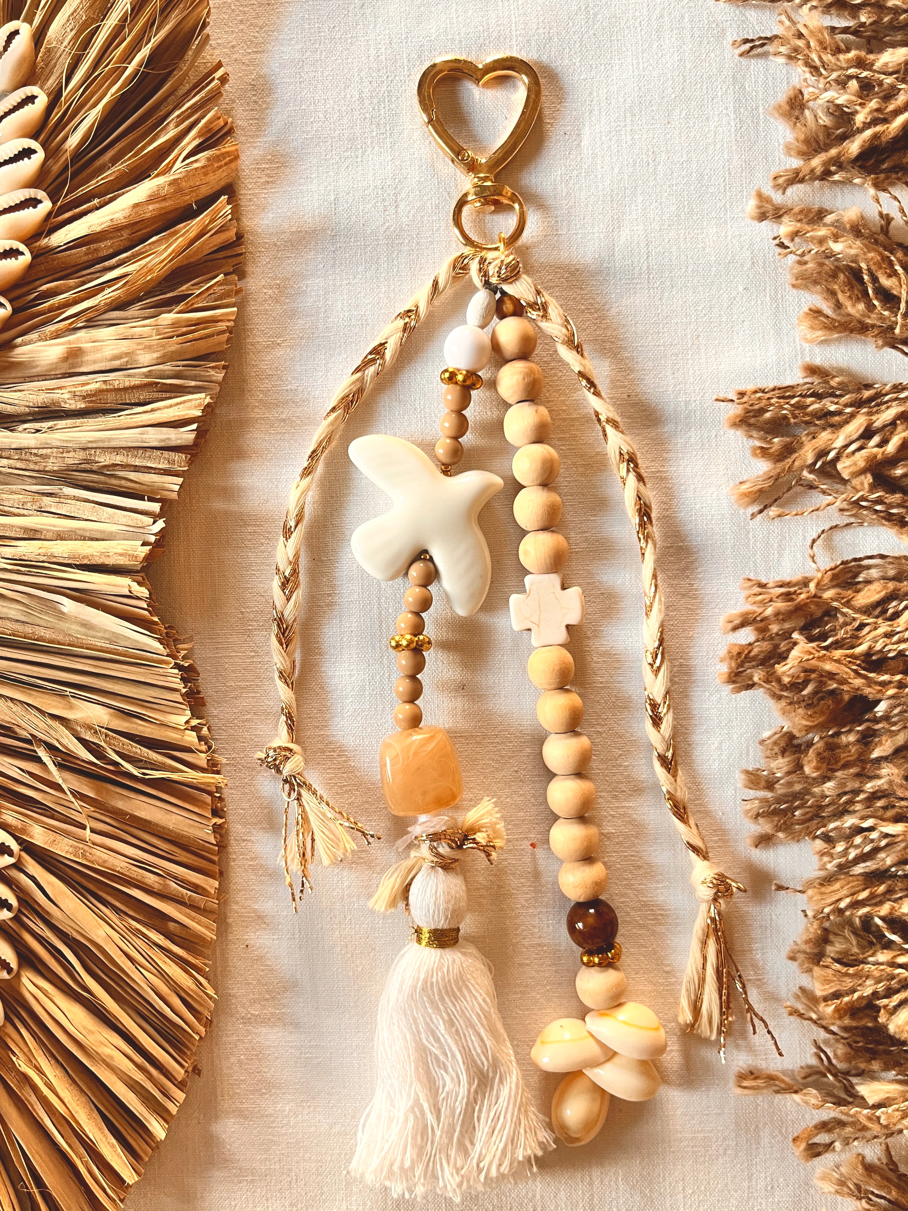 Paloméa– Grigri Colombe et perles coquillage Arastuce