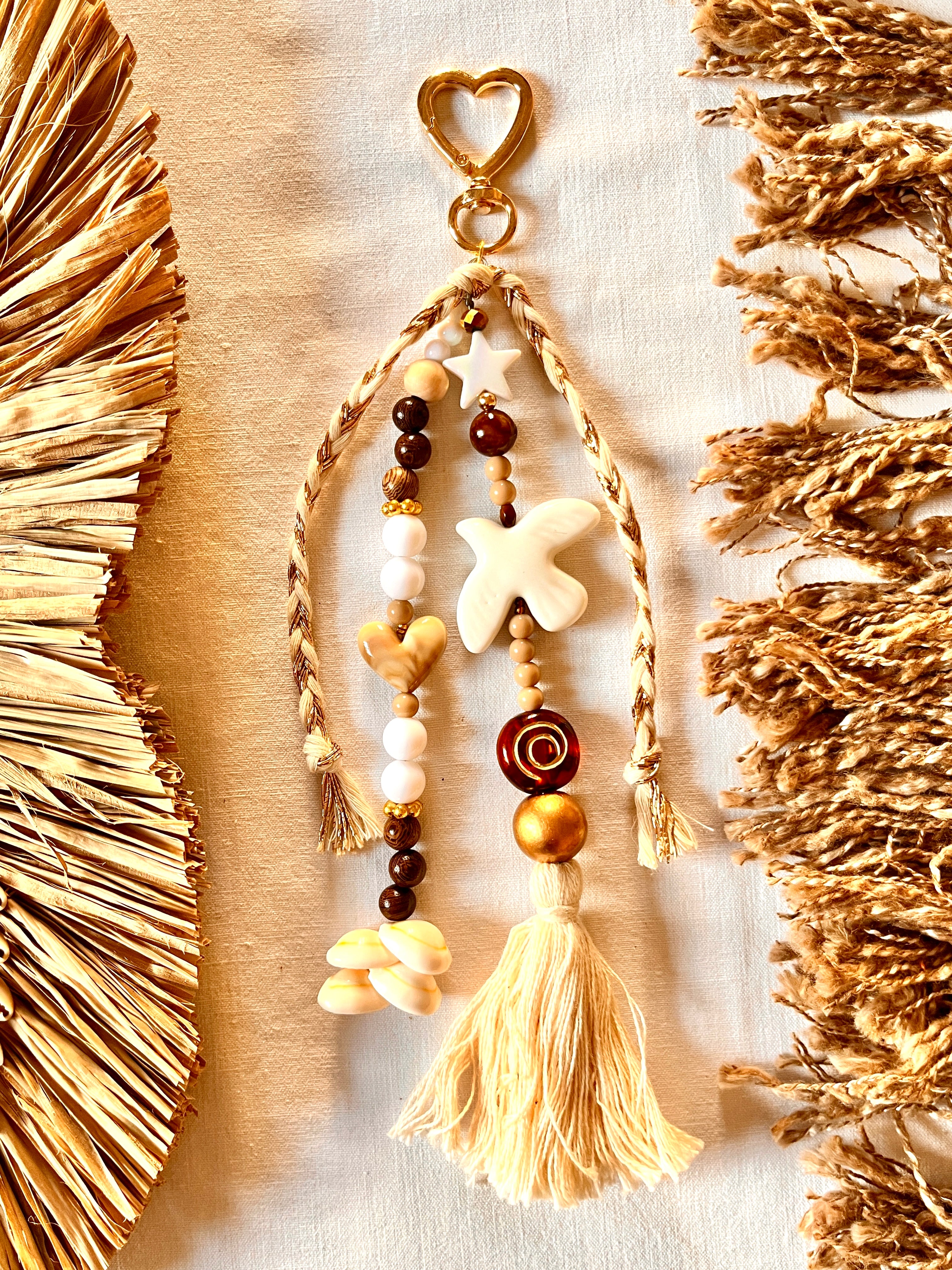 Paloméa– Grigri Colombe et perles coquillage Arastuce