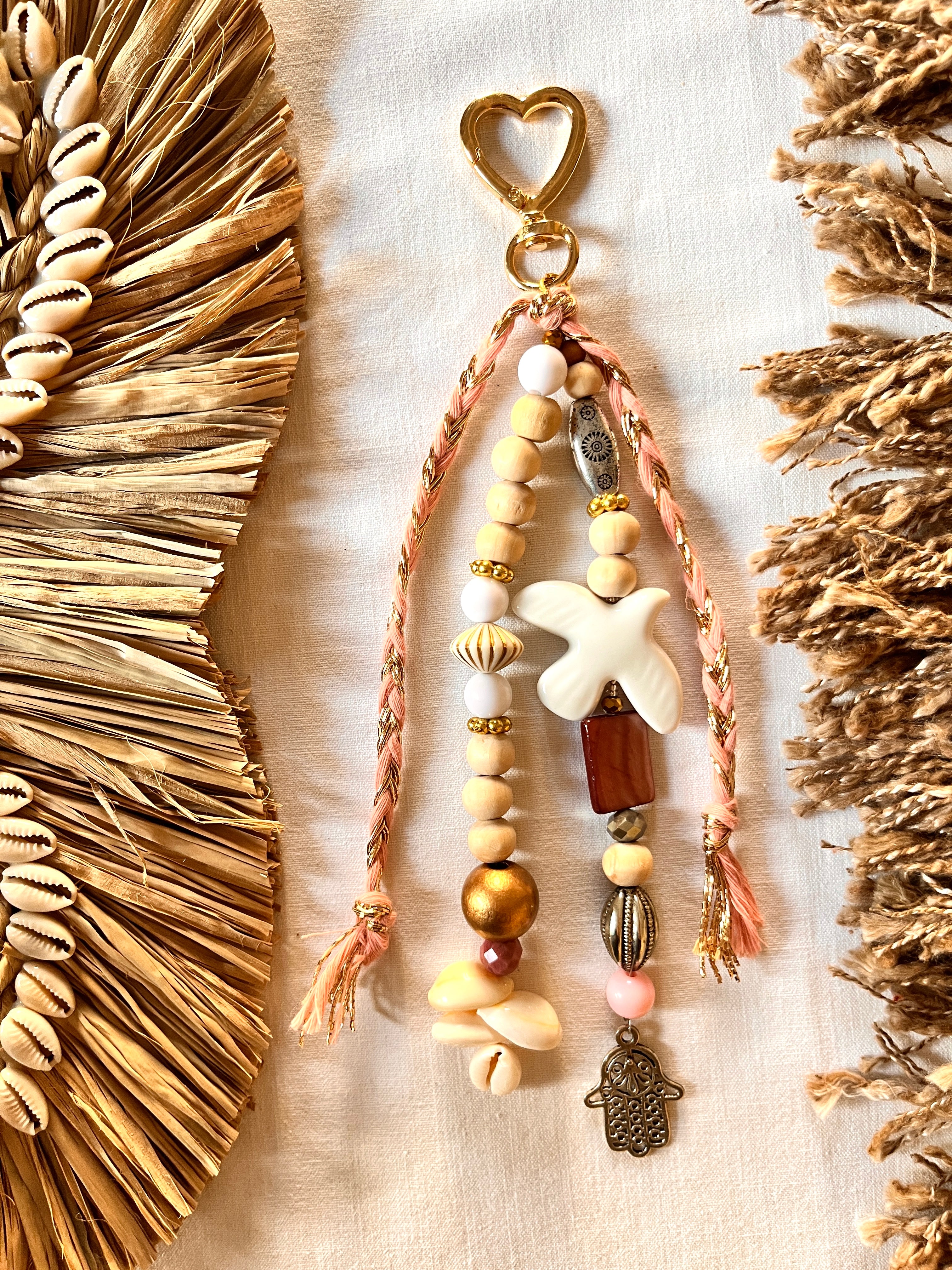 Paloméa– Grigri Colombe et perles coquillage Arastuce