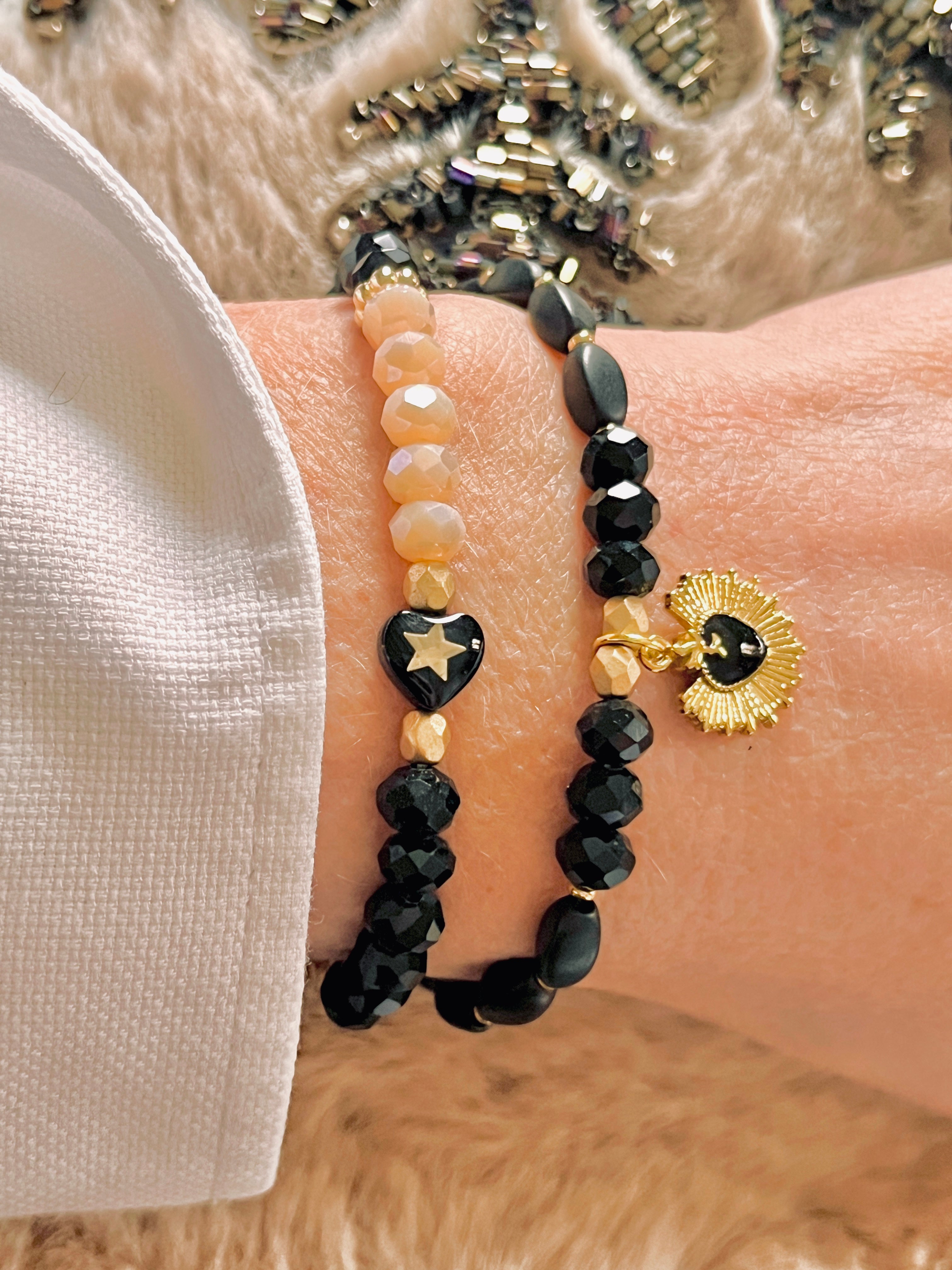 Coraly – Bracelet perles chapelet & coeur ex voto noir