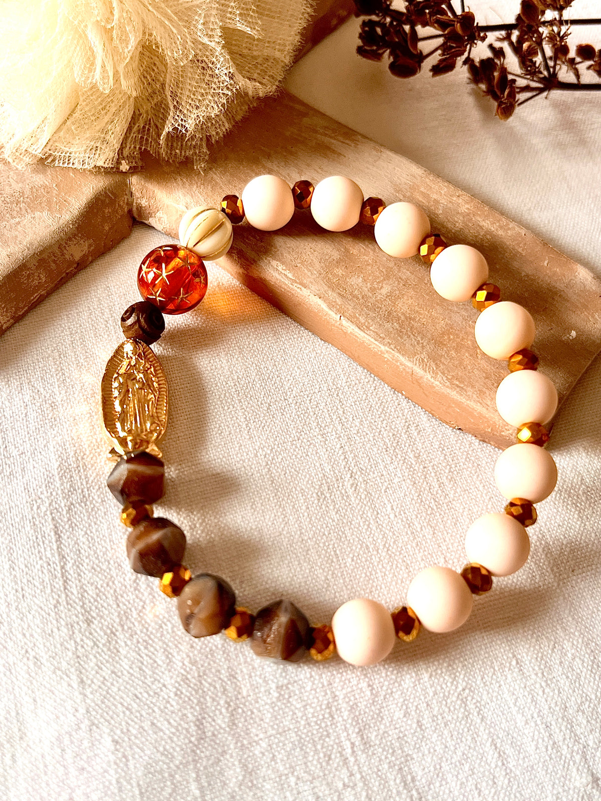 Garance – Bracelet ivoire et sa perle vierge miraculeuse