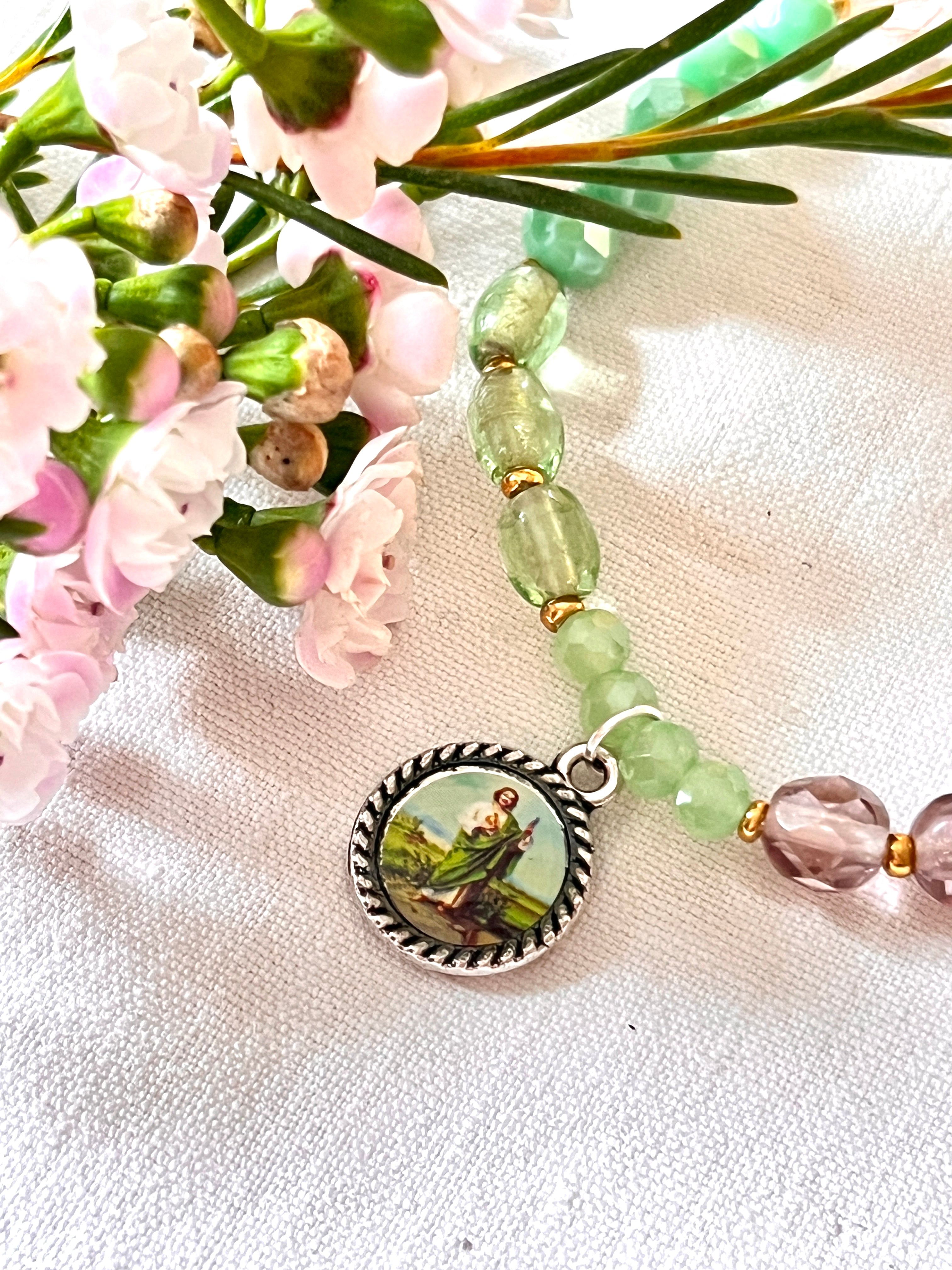 Médali - Bracelet en perles de nacre et médaille dorée (Copie) Arastuce