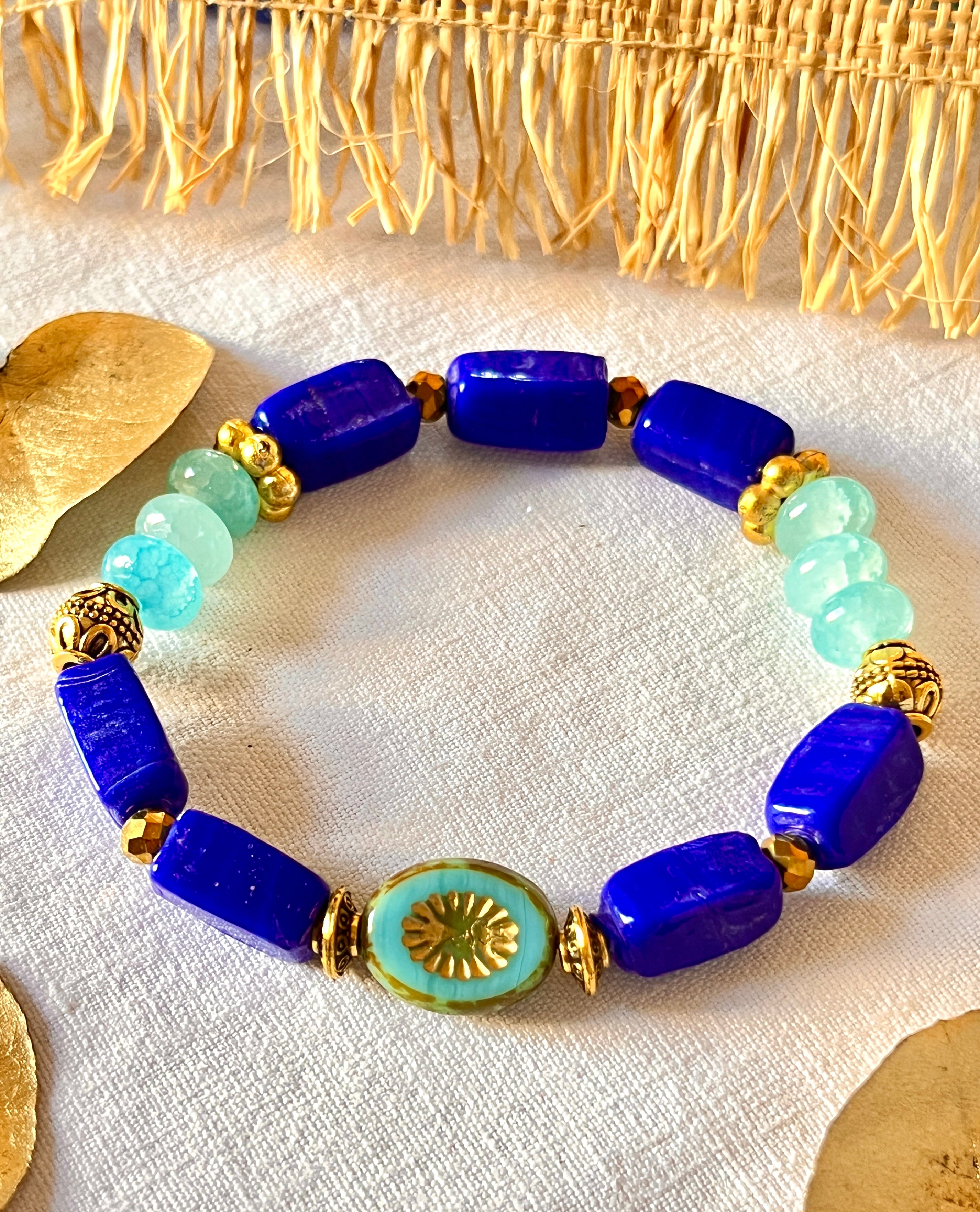 Mitsouko - Bracelet bleu azur et ses perles vintage