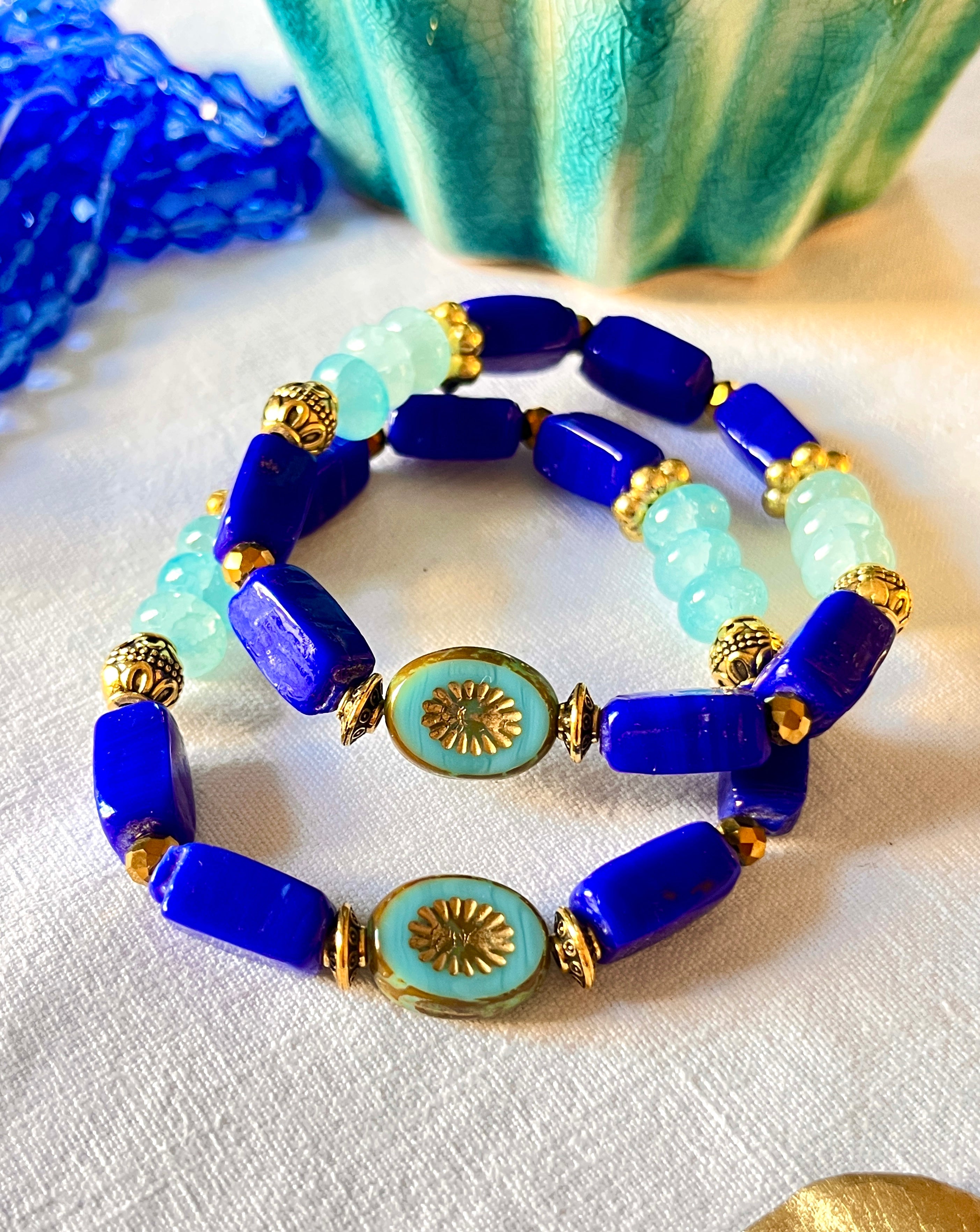 Mitsouko - Bracelet bleu azur et ses perles vintage