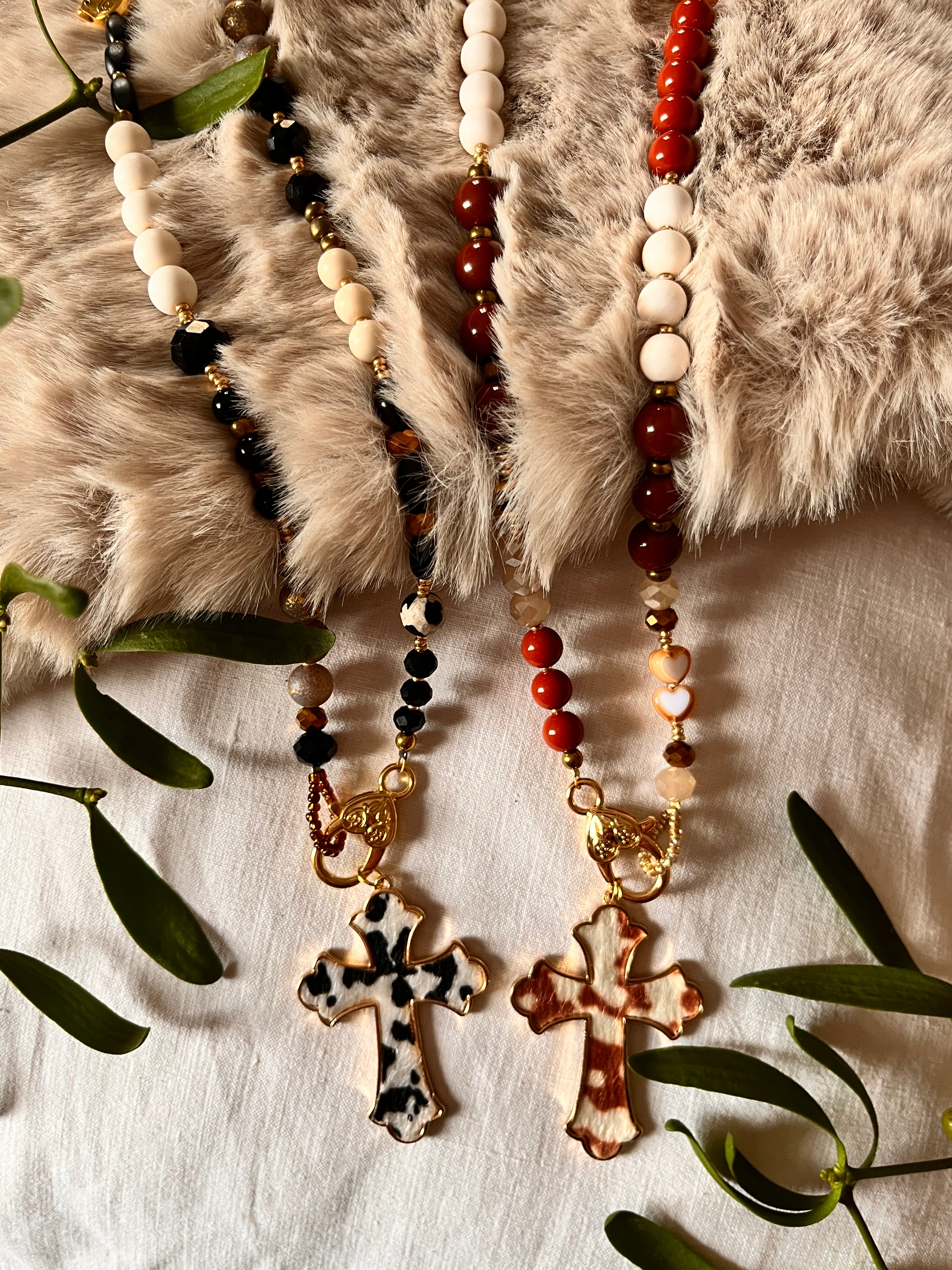 Mystic Noir et Ivoire – Collier mi long