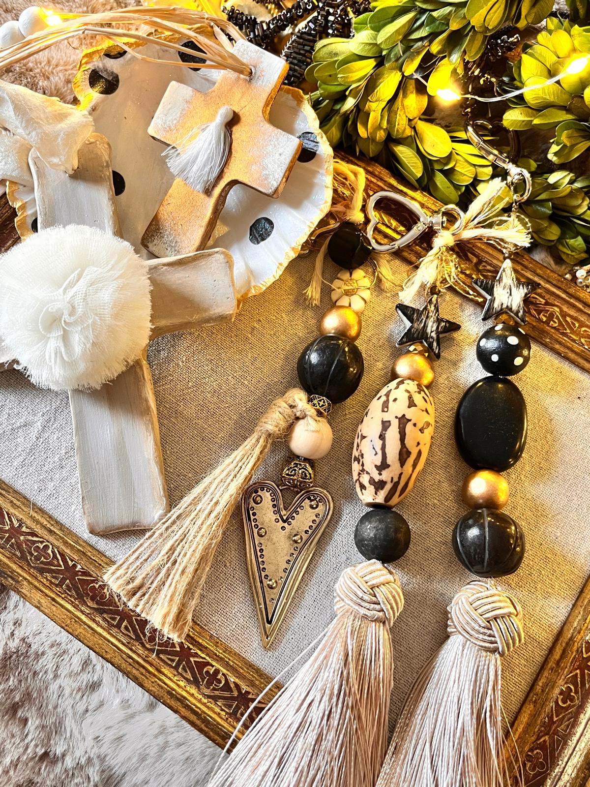 Grigris bohèmes : comment les utiliser au quotidien avec style et intention