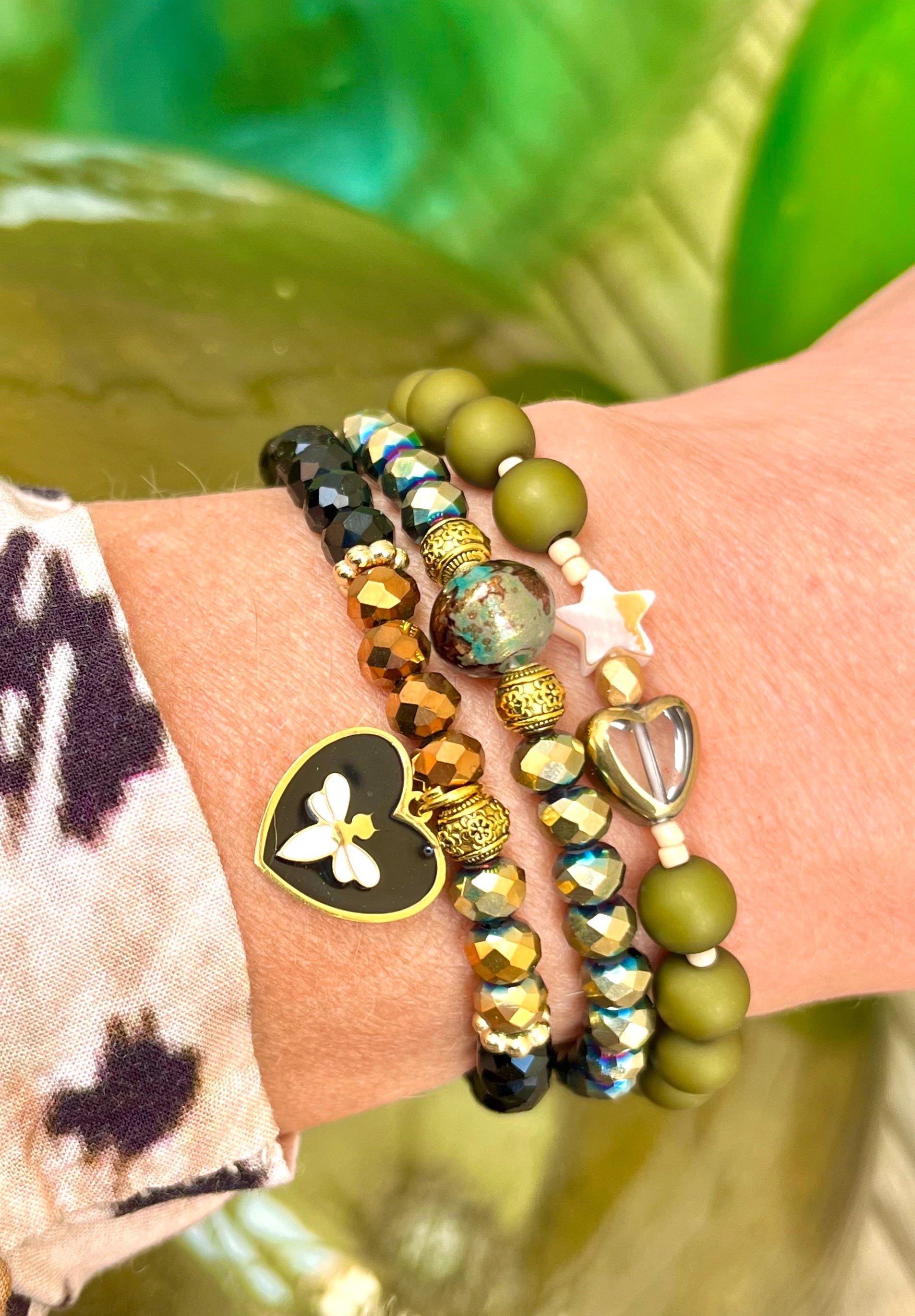 Bee – Bracelet abeille en perles facettes & cœur émaillé