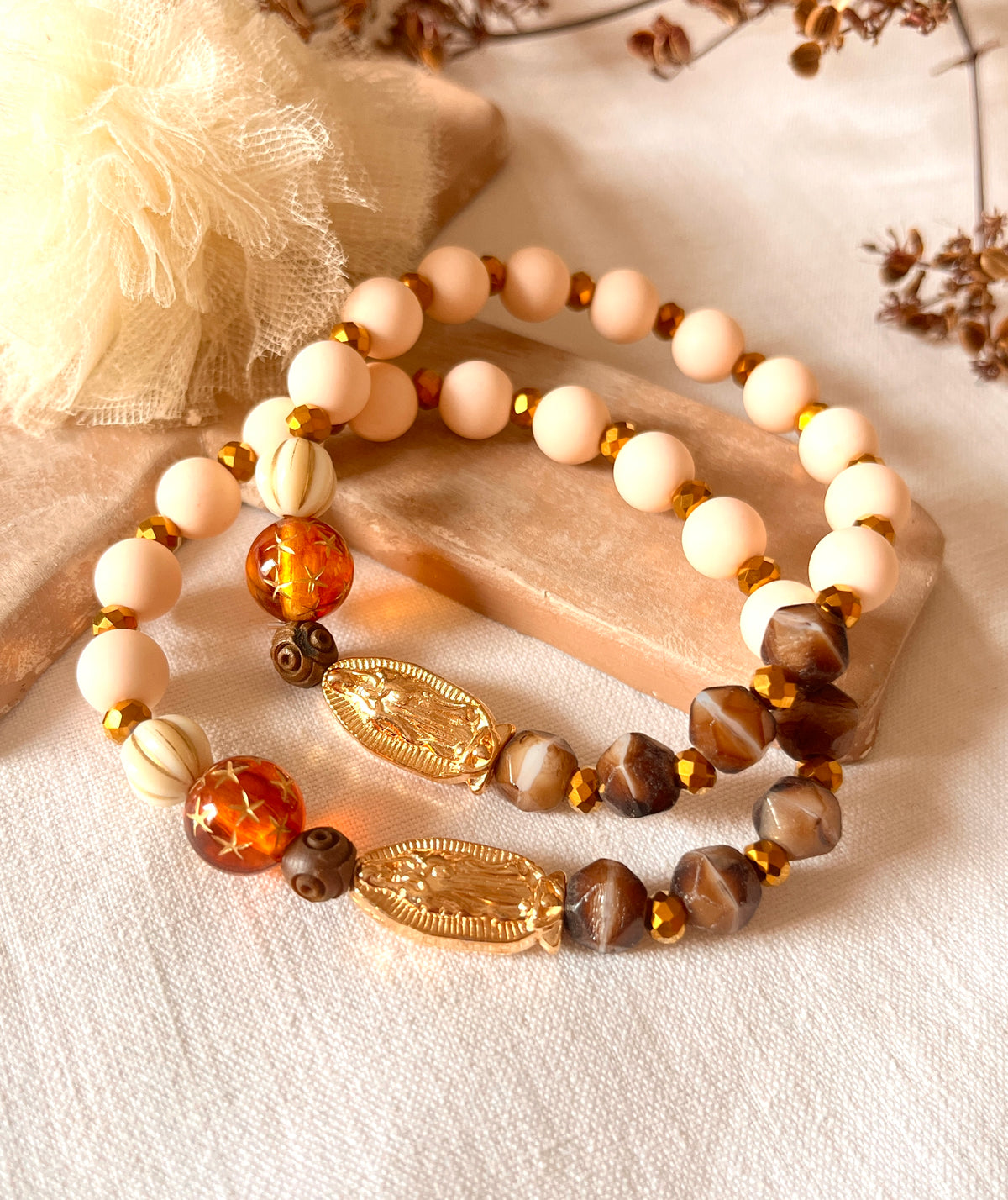 Garance – Bracelet ivoire et sa perle vierge miraculeuse