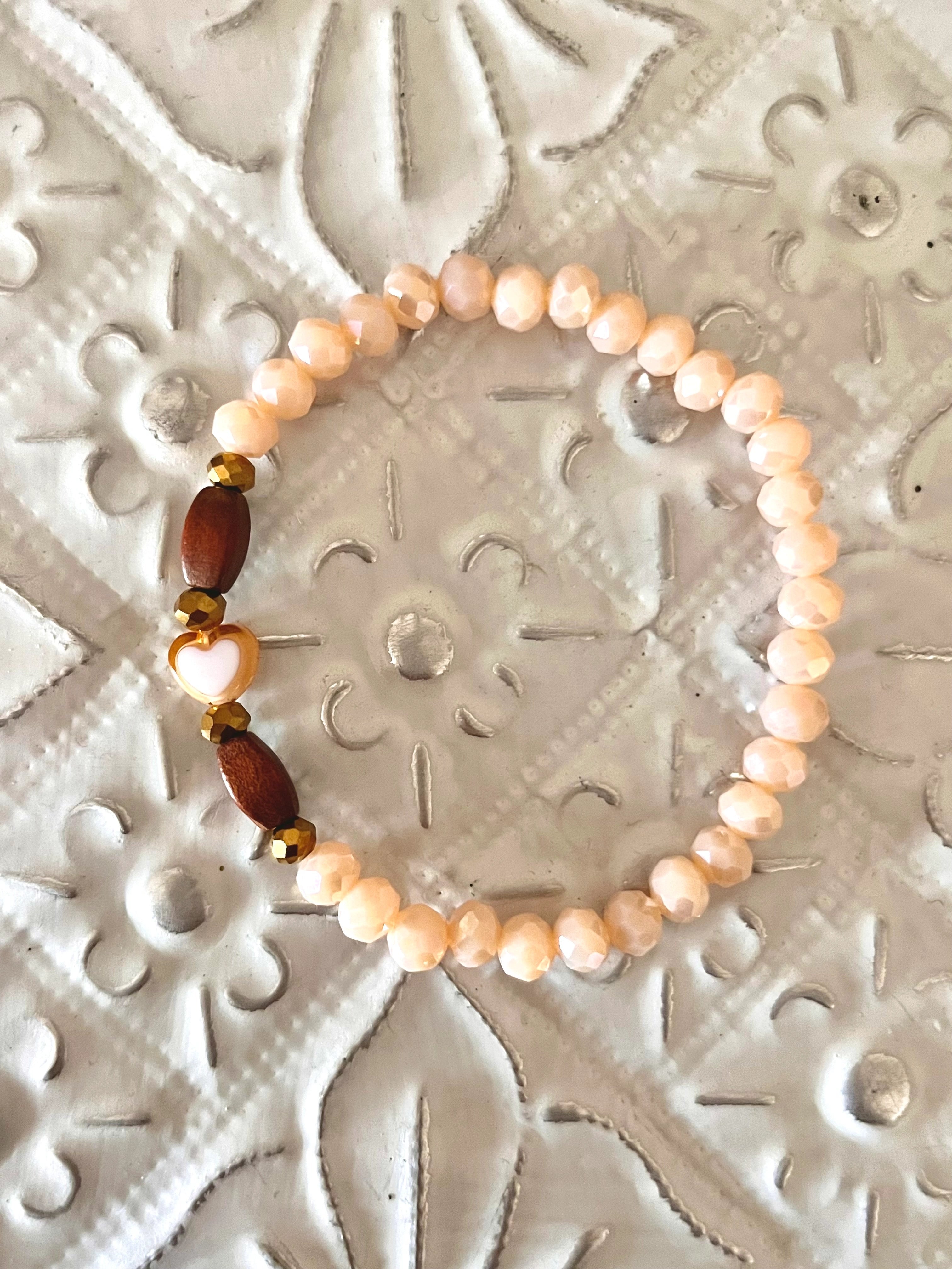 Sacha – Bracelet cœur bicolore & perles nude Arastuce