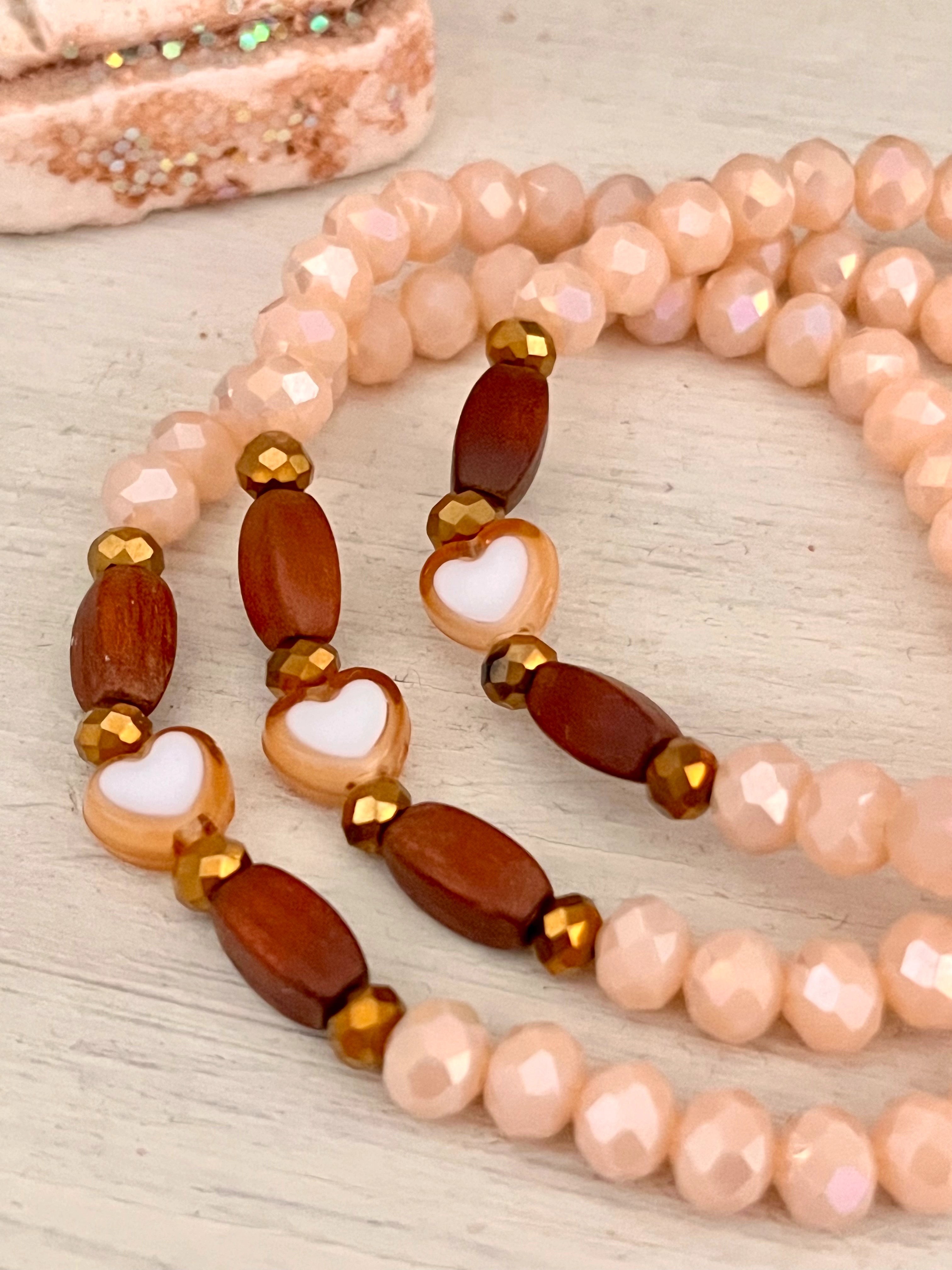 Sacha – Bracelet cœur bicolore & perles nude Arastuce