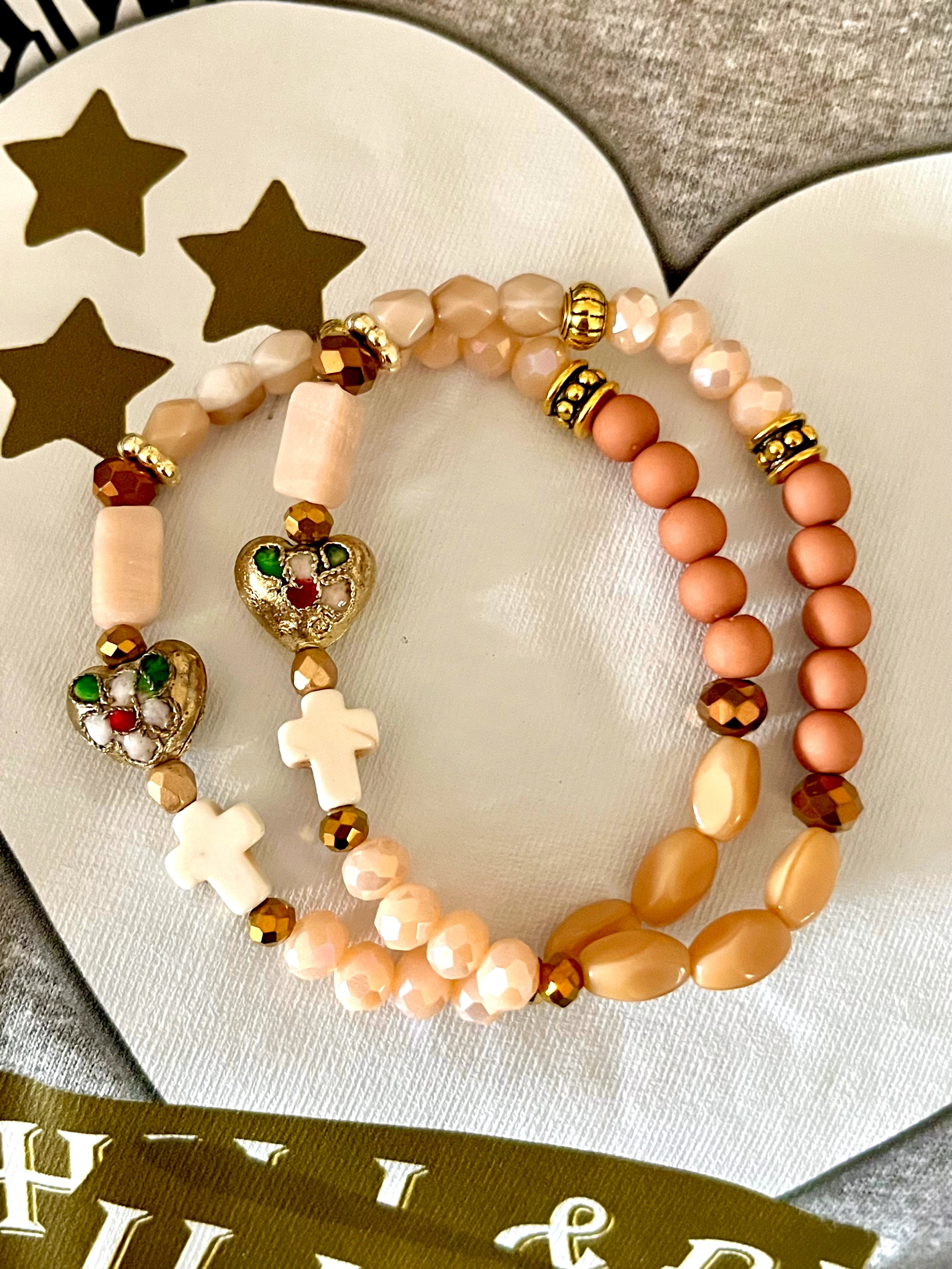 Joy – Bracelet cœur cloisonné & perles anciennes Arastuce