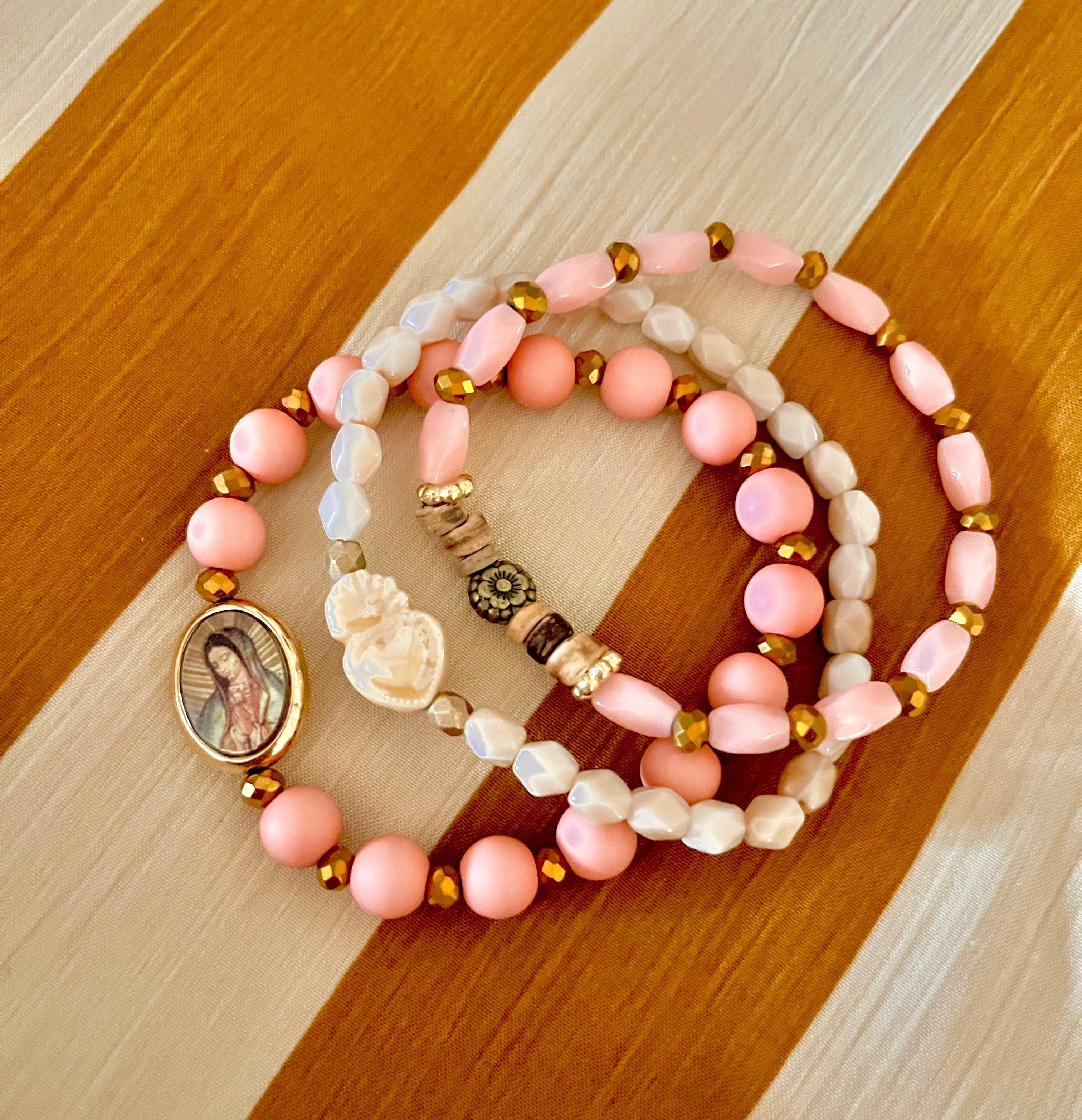Madone – Bracelet rose poudré & perles bronze Arastuce