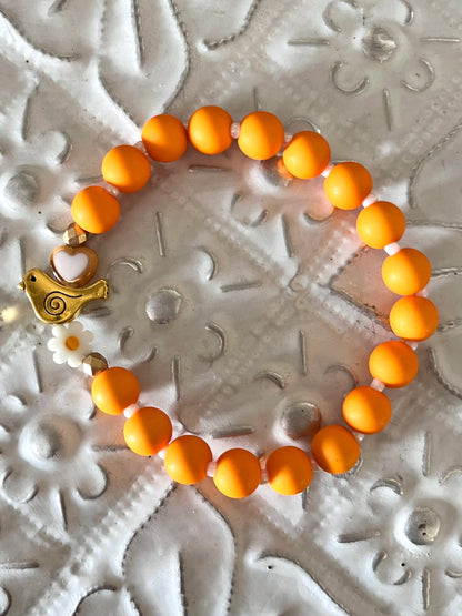 Roméo - Bracelet orange vif et perles symboliques Arastuce