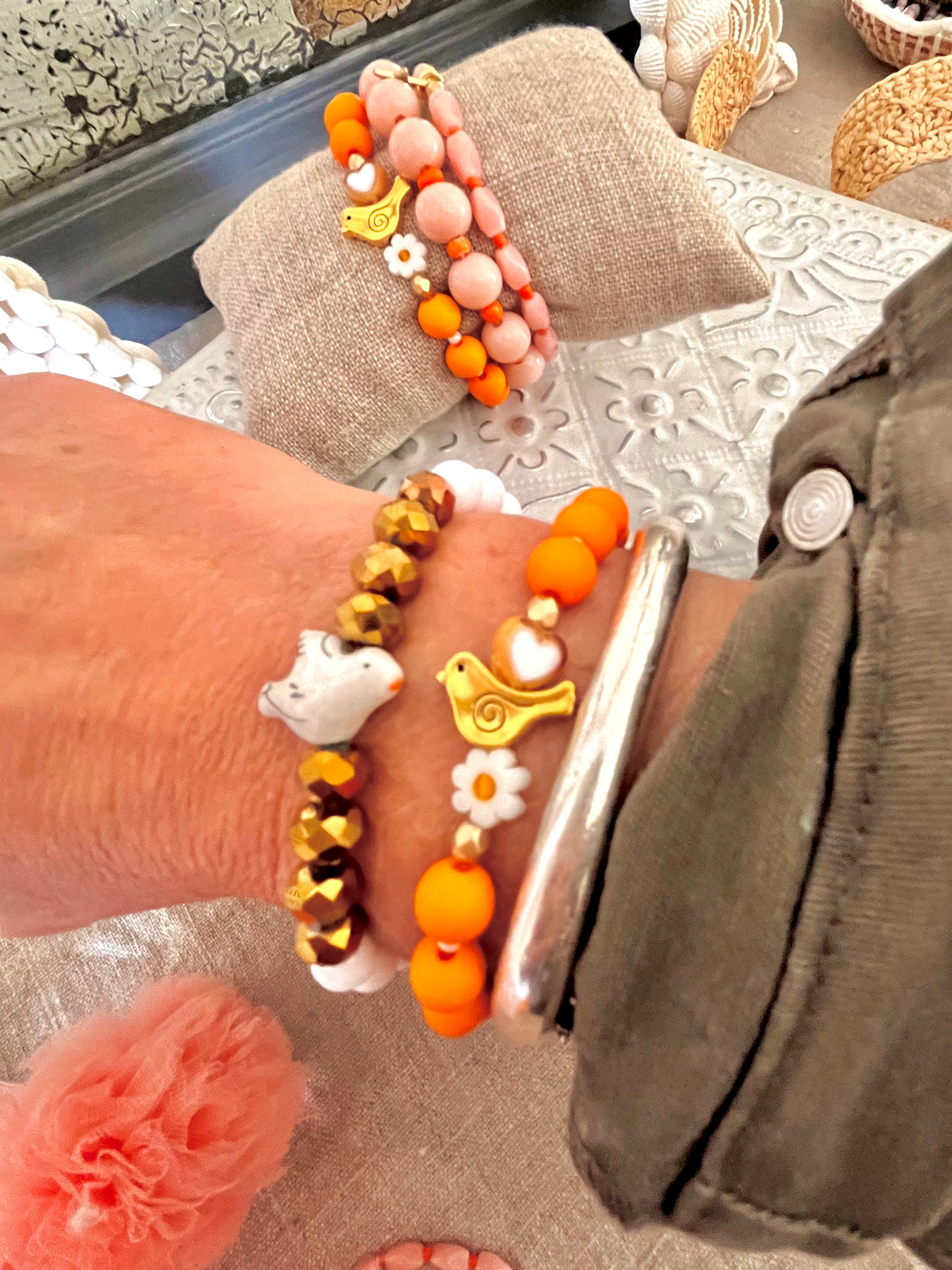 Roméo - Bracelet orange vif et perles symboliques Arastuce
