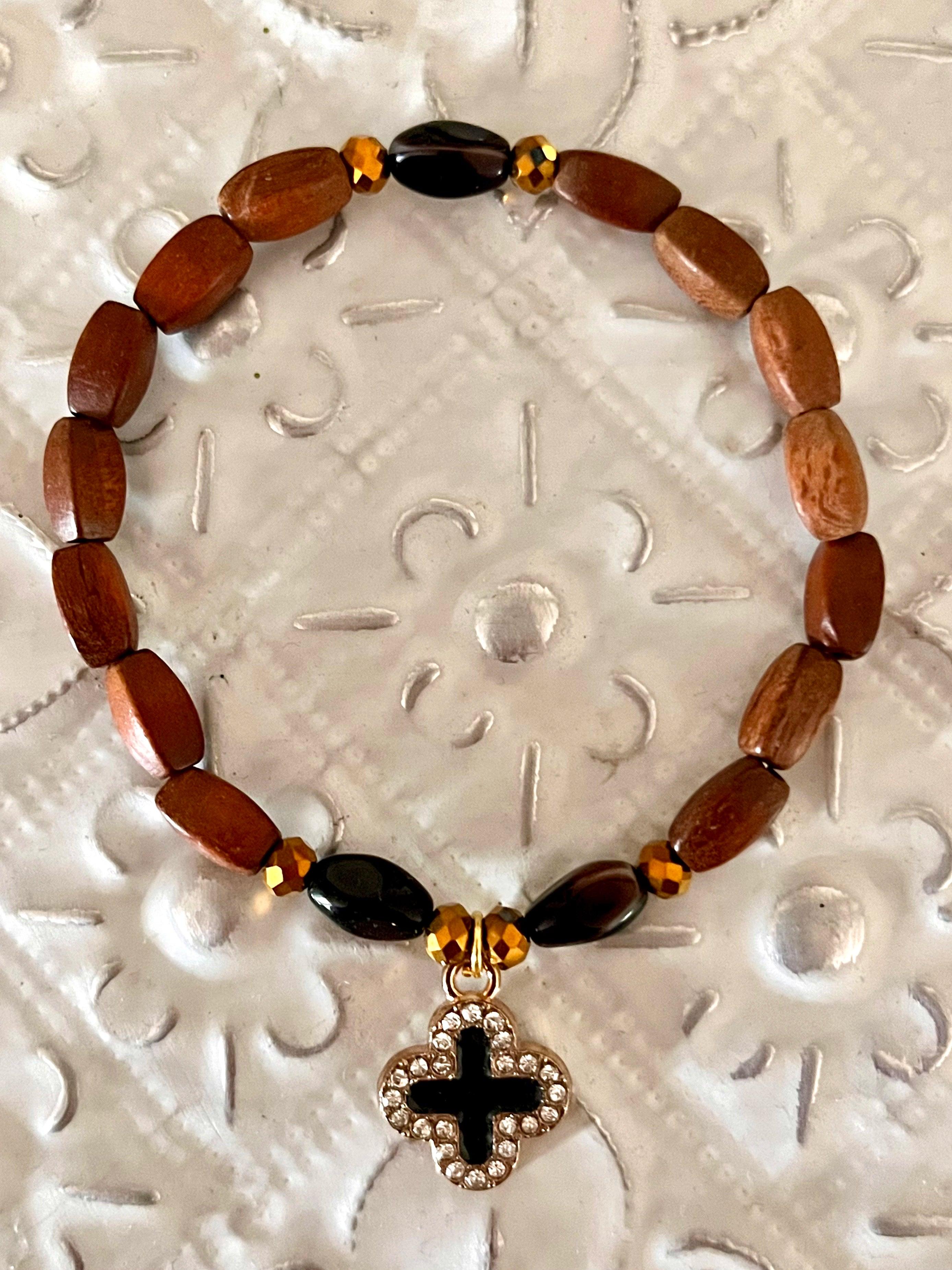 Christy Noir – Bracelet perles anciennes & croix strassée Arastuce