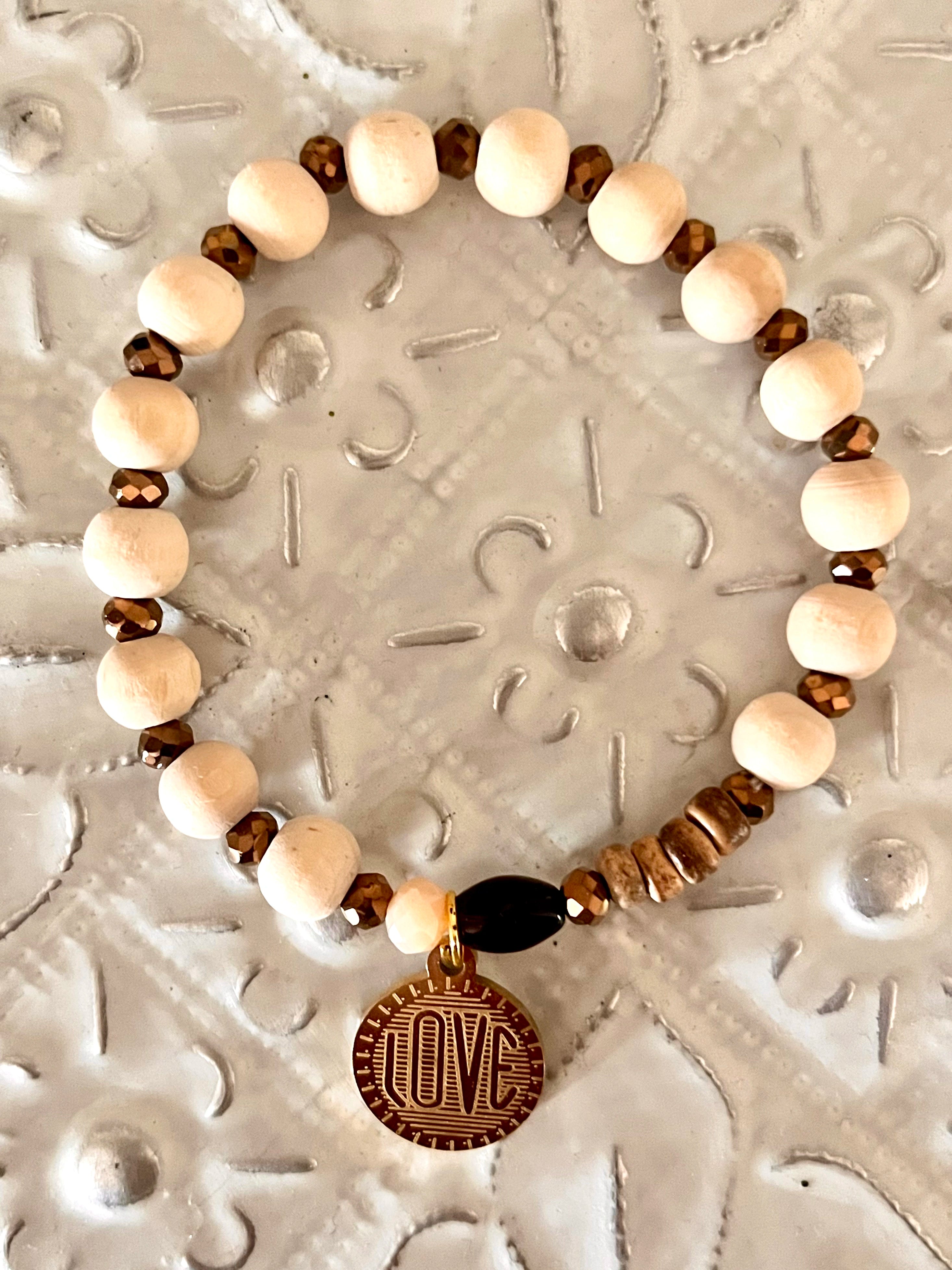 LOVE – Bracelet bois naturel & médaille gravée Arastuce