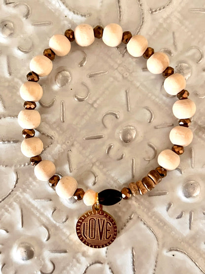 LOVE – Bracelet bois naturel & médaille gravée Arastuce