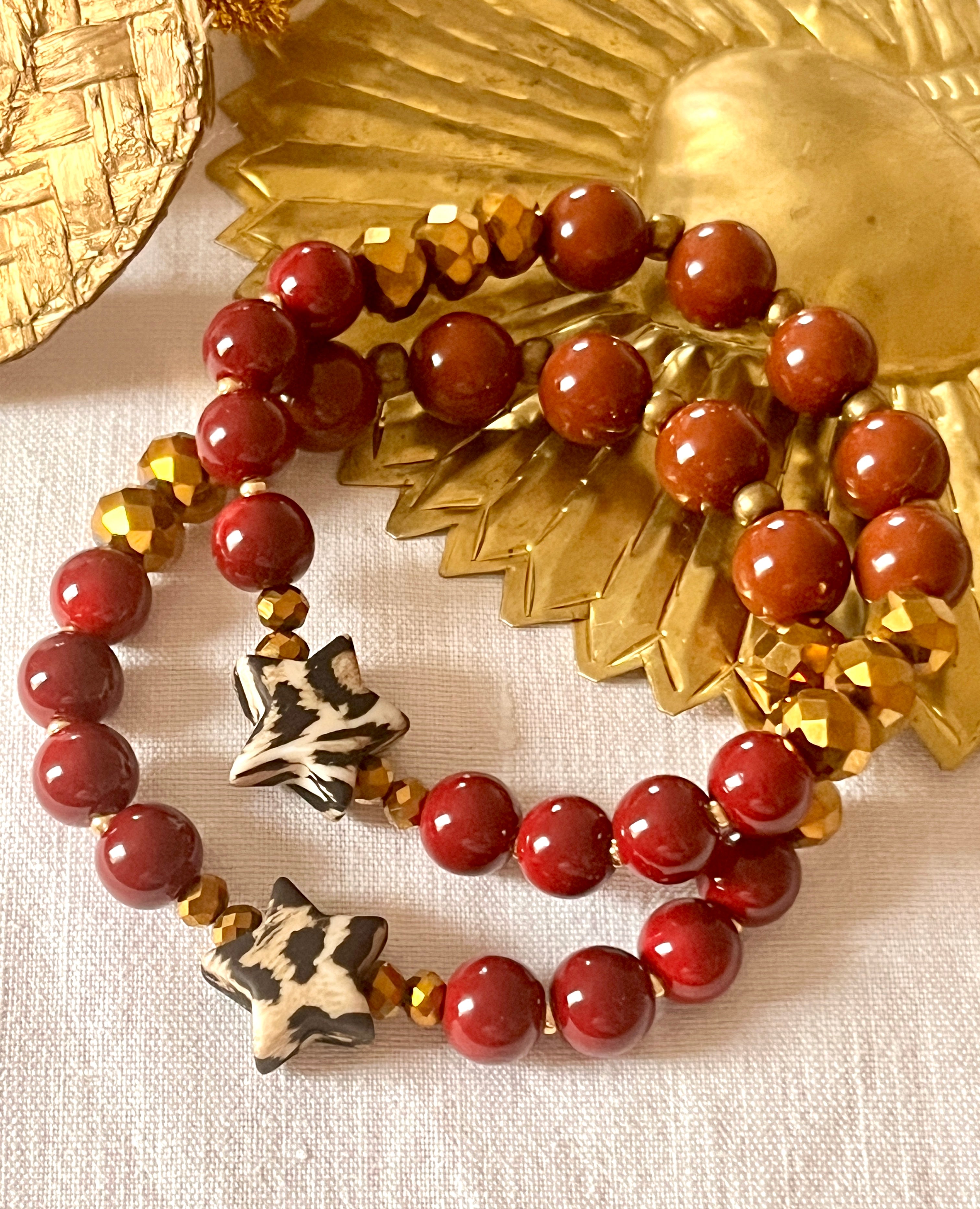 Léo - bracelet perles chocolat, bordeaux & étoile fauve