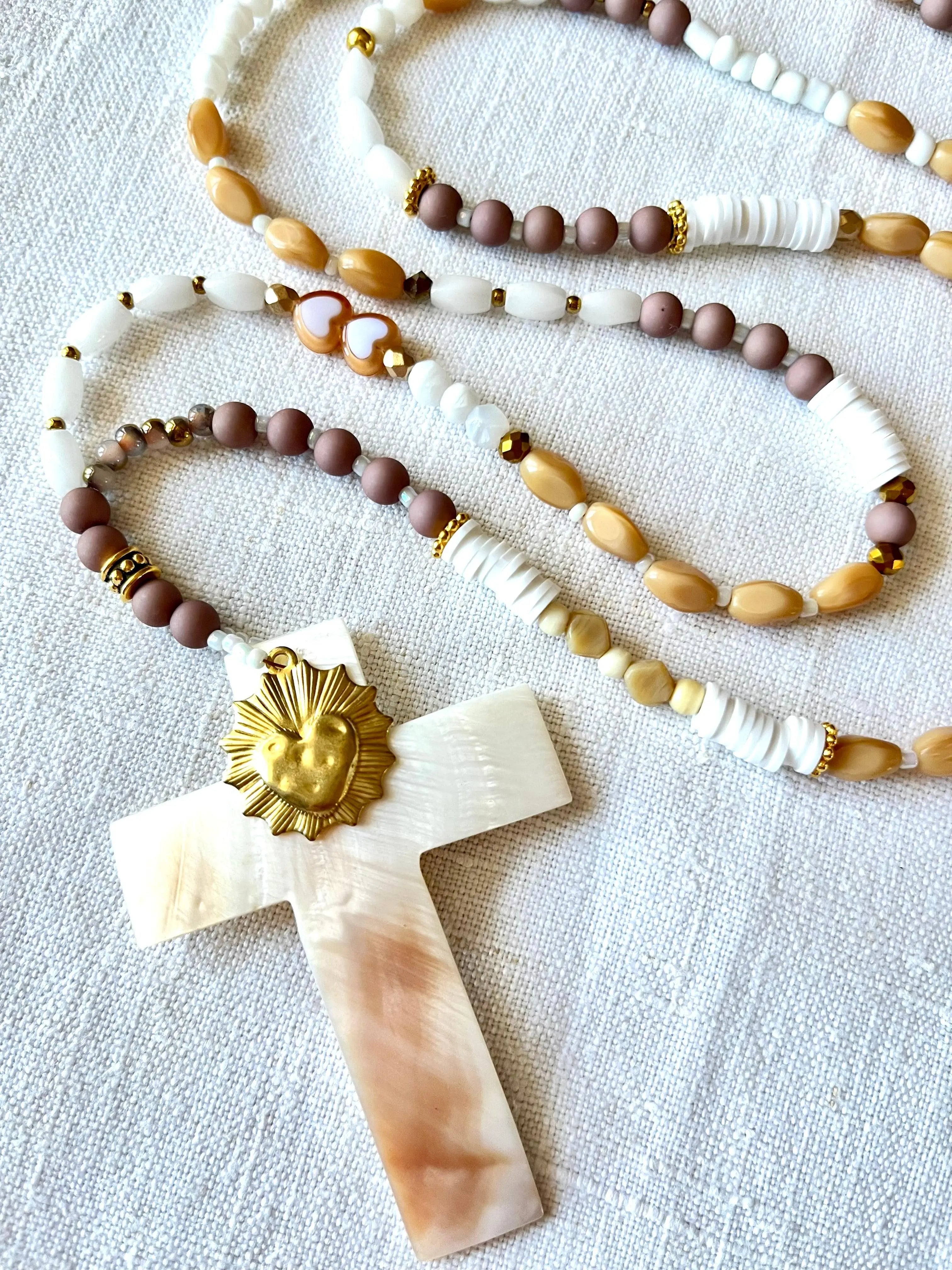CHIARA – Sautoir croix nacre & pourpre Ma boutique