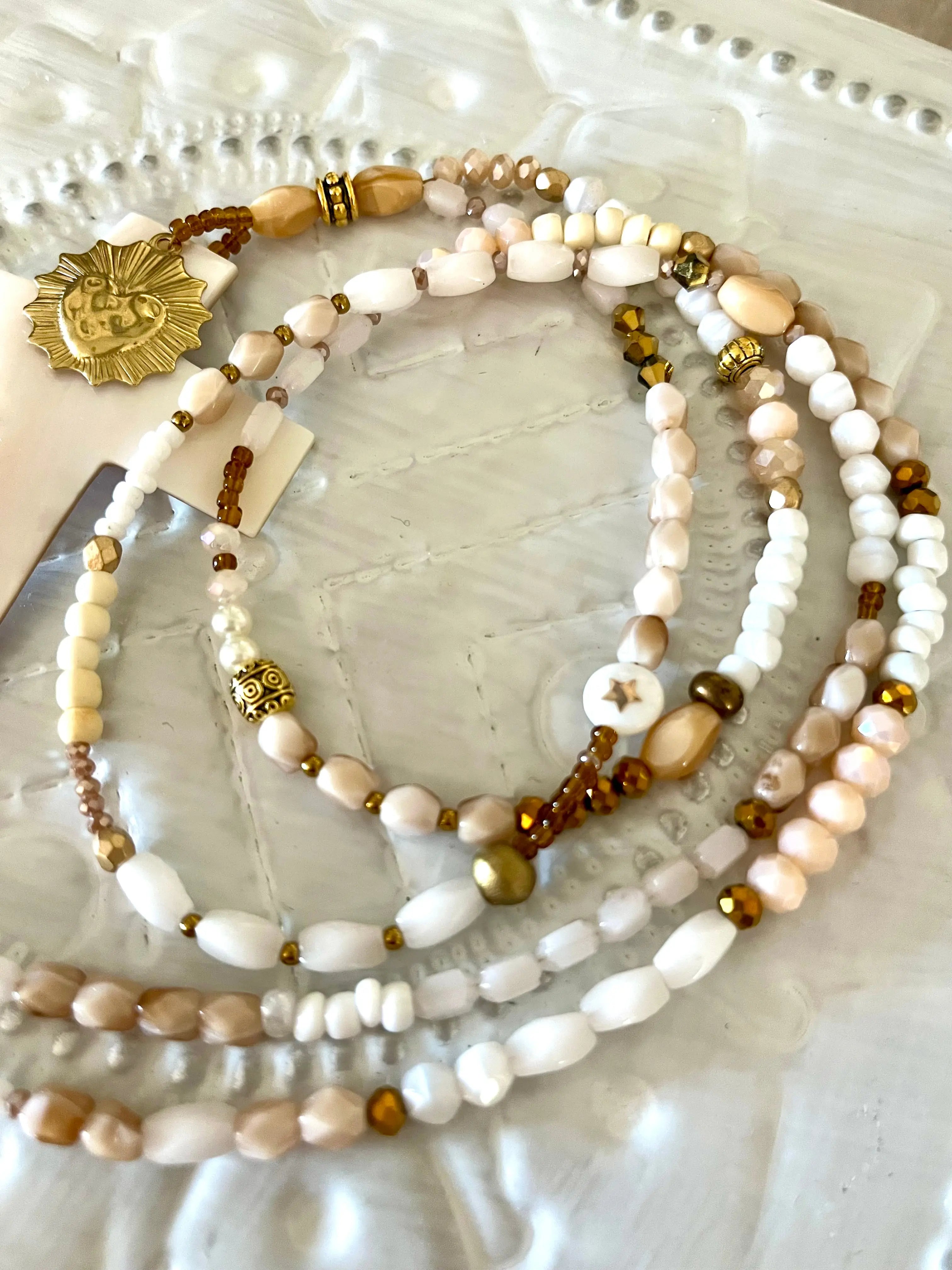 INÈS – Sautoir croix en nacre naturelle Ma boutique