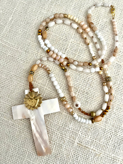 INÈS – Sautoir croix en nacre naturelle Ma boutique