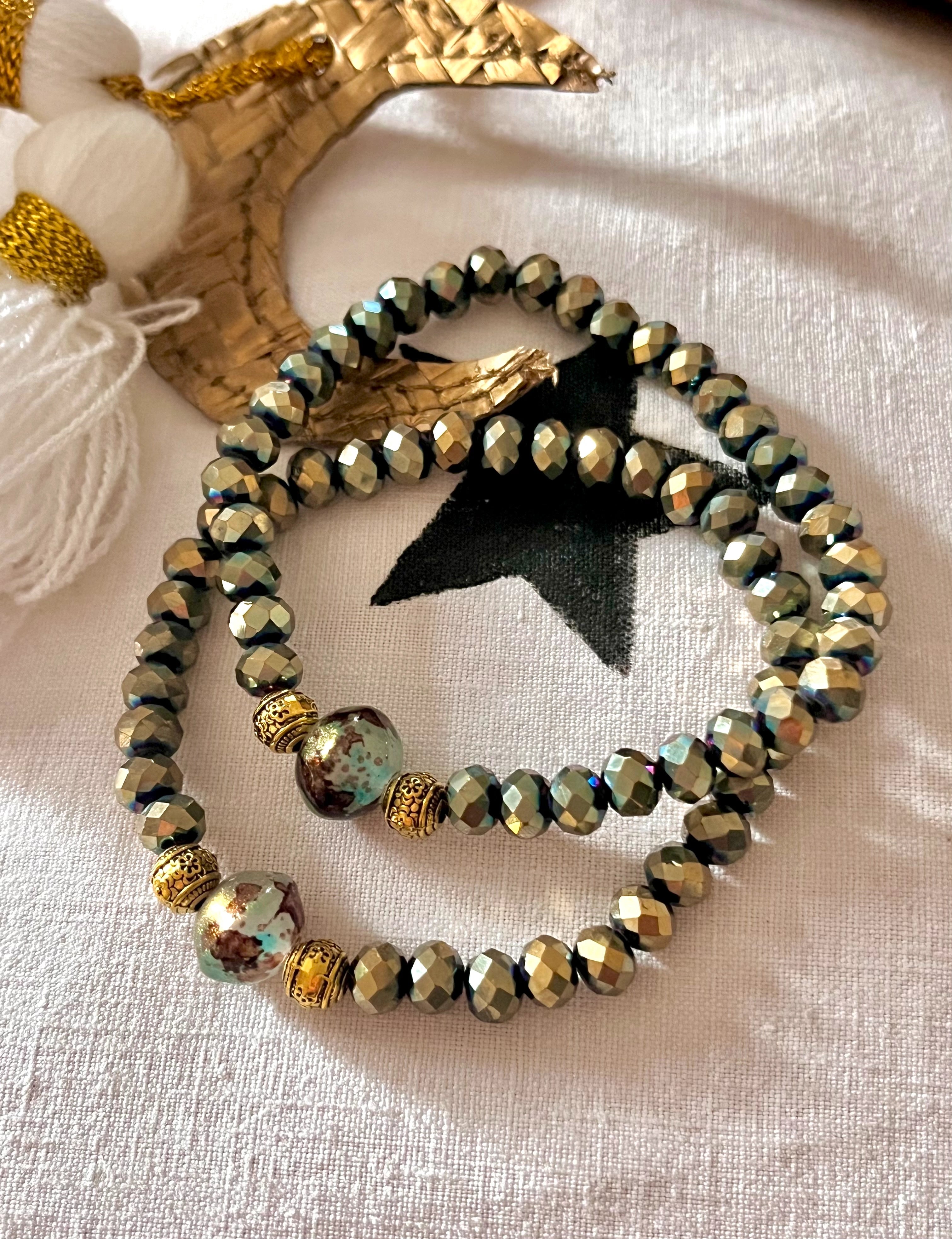 Neeris – Bracelet perles facettes irisées vert grisé