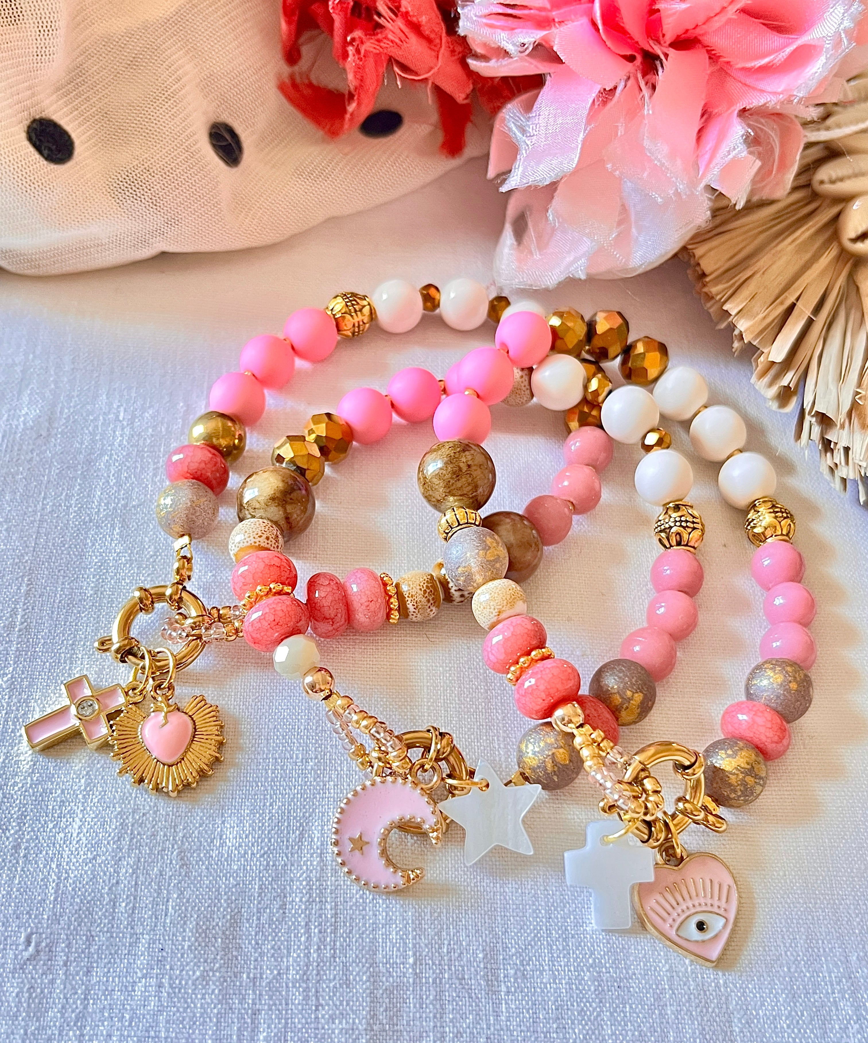 Smile Rose. – Bracelet perles fermoir et charm's Rose Arastuce