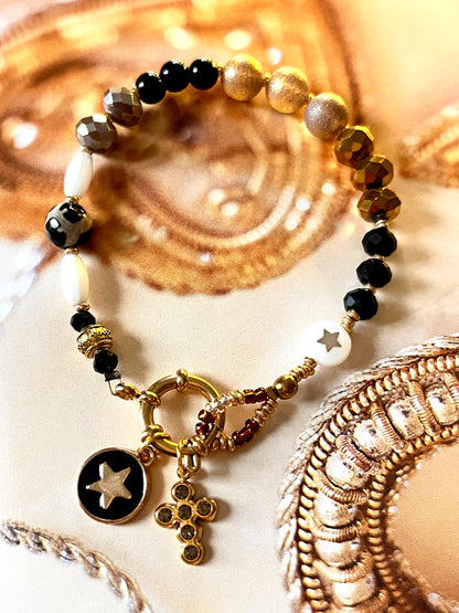 Smile N. – Bracelet perles fermoir et charm's Noirs Arastuce
