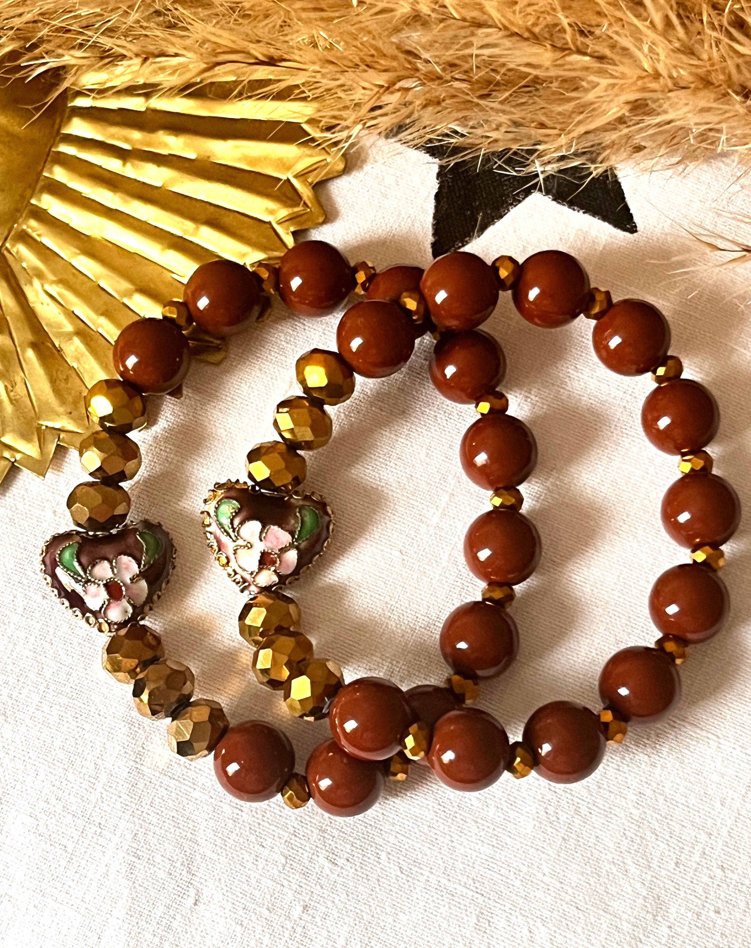 SAM- Bracelet perles chocolat et son coeur fleuri