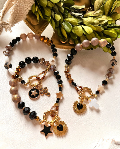 Smile N. – Bracelet perles fermoir et charm's Noirs Arastuce