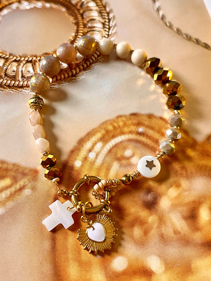 Smile B. – Bracelet perles fermoir et charm's Blancs Arastuce