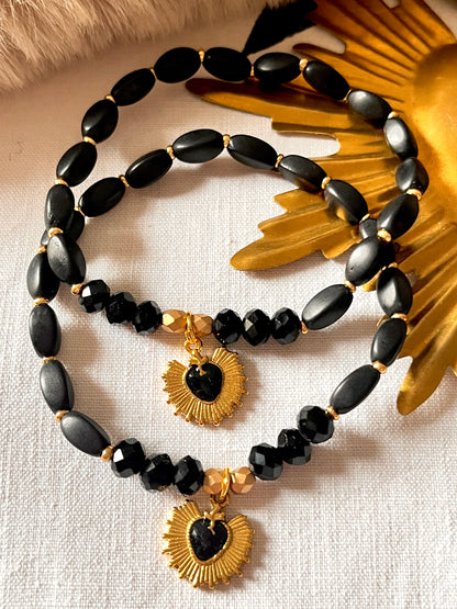 Coraly – Bracelet perles chapelet & coeur ex voto noir