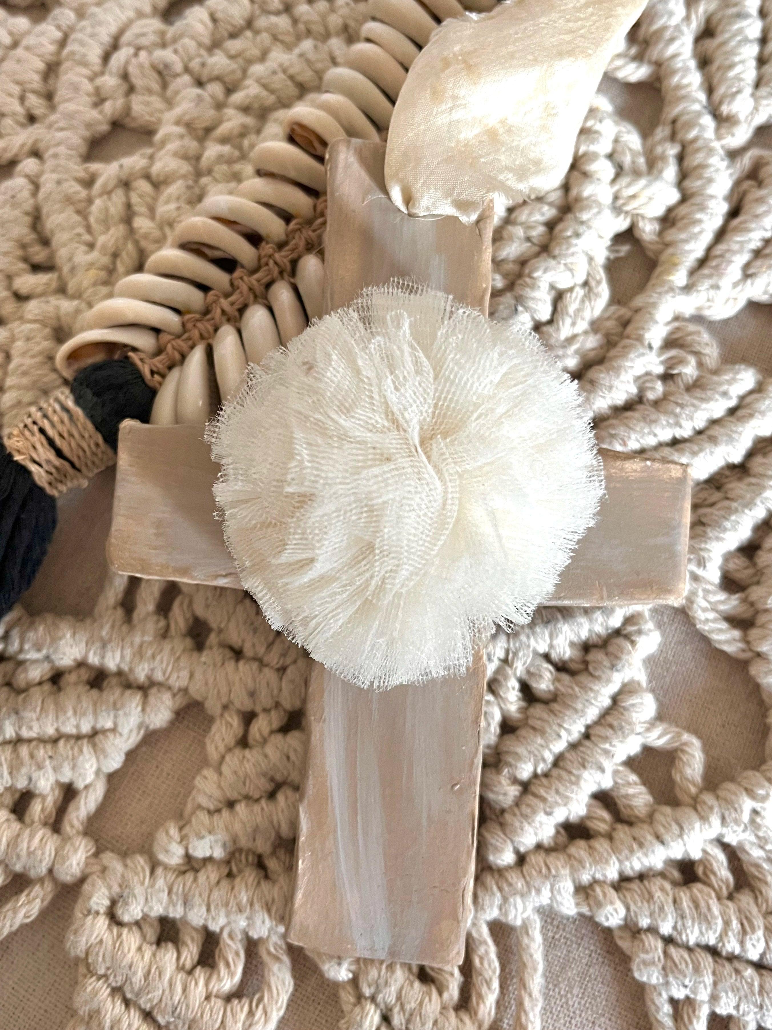 Croix Pompon de tulle – Objet déco Arastuce