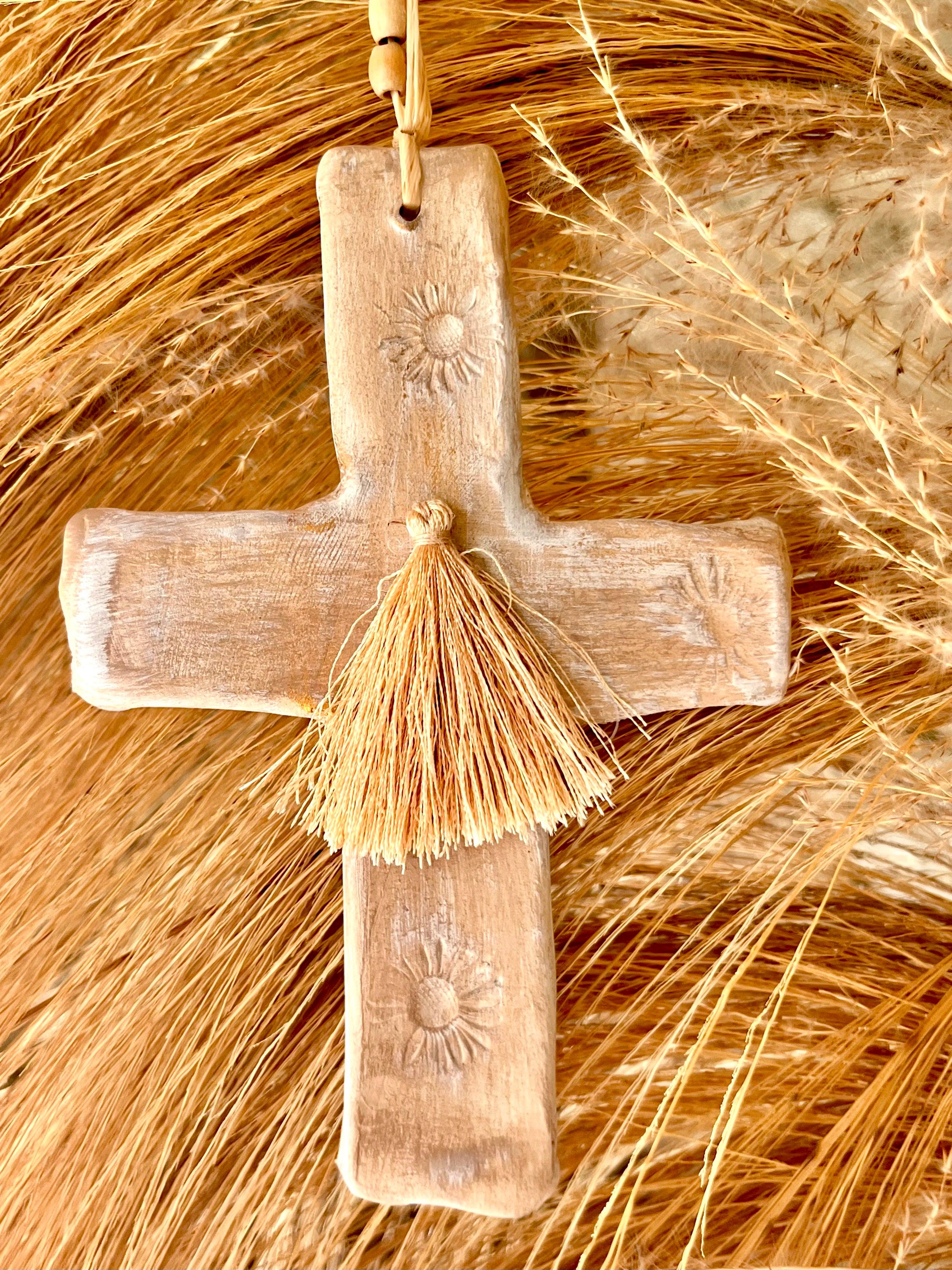 Croix Shabby – Déco murale Arastuce