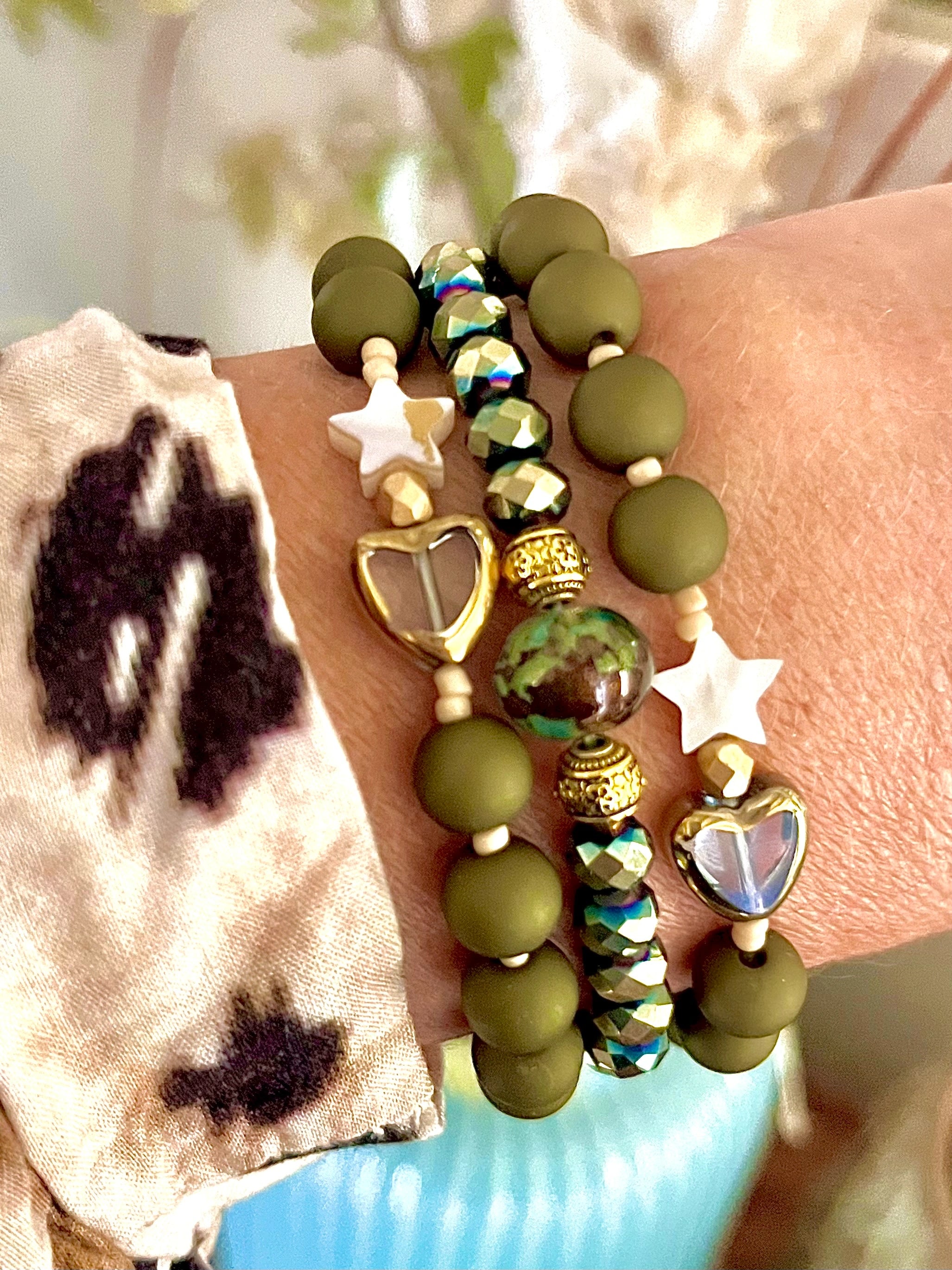Gaspard – Bracelet vert Kaki Coeur et Etoile