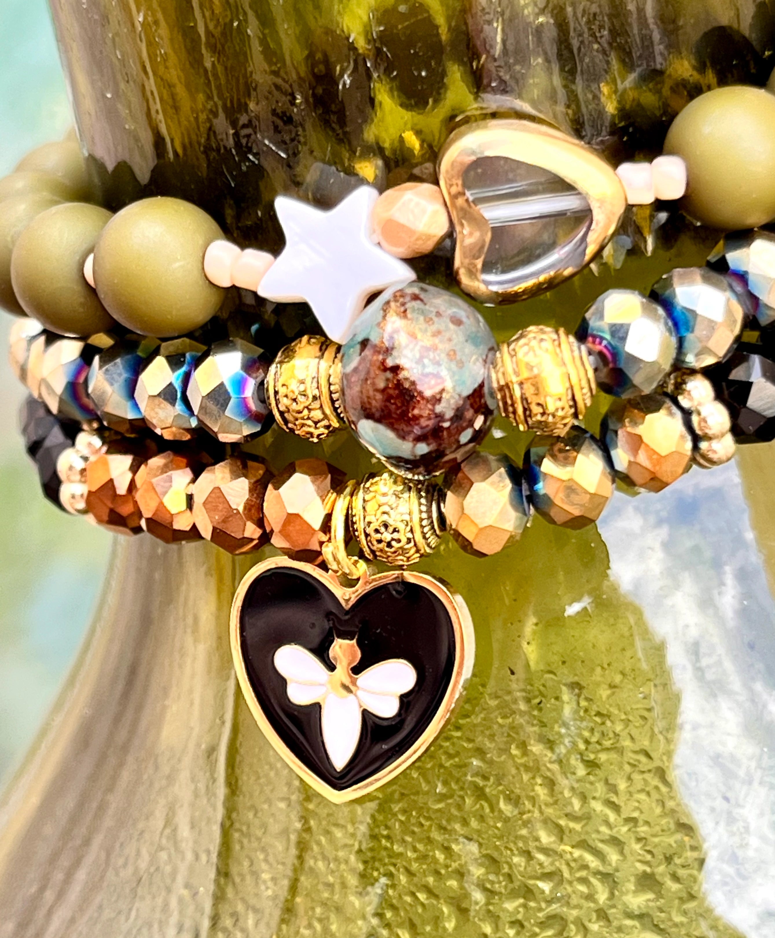 Bee – Bracelet abeille en perles facettes & cœur émaillé