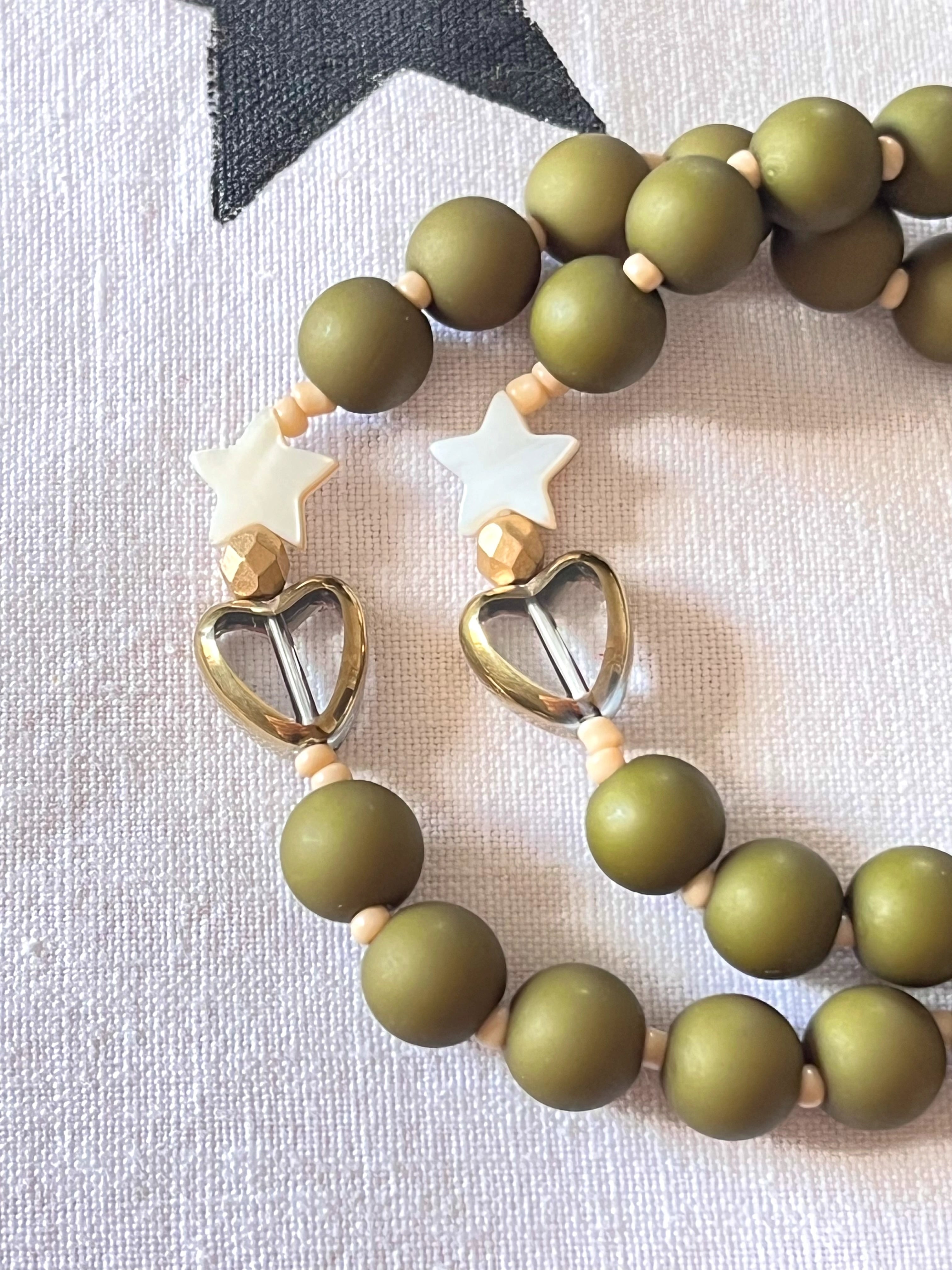 Gaspard – Bracelet vert Kaki Coeur et Etoile
