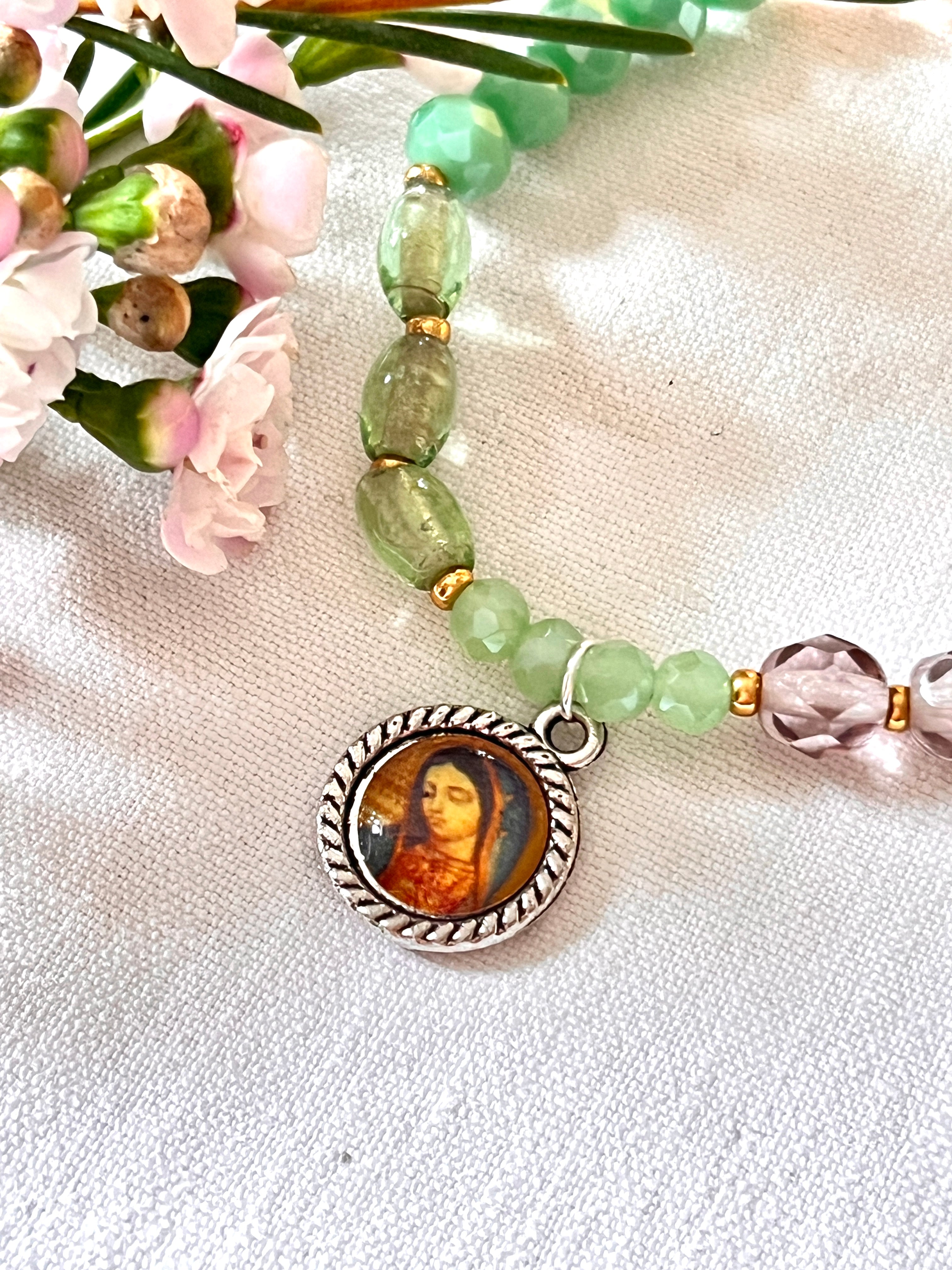 Médali - Bracelet en perles de nacre et médaille dorée (Copie) Arastuce