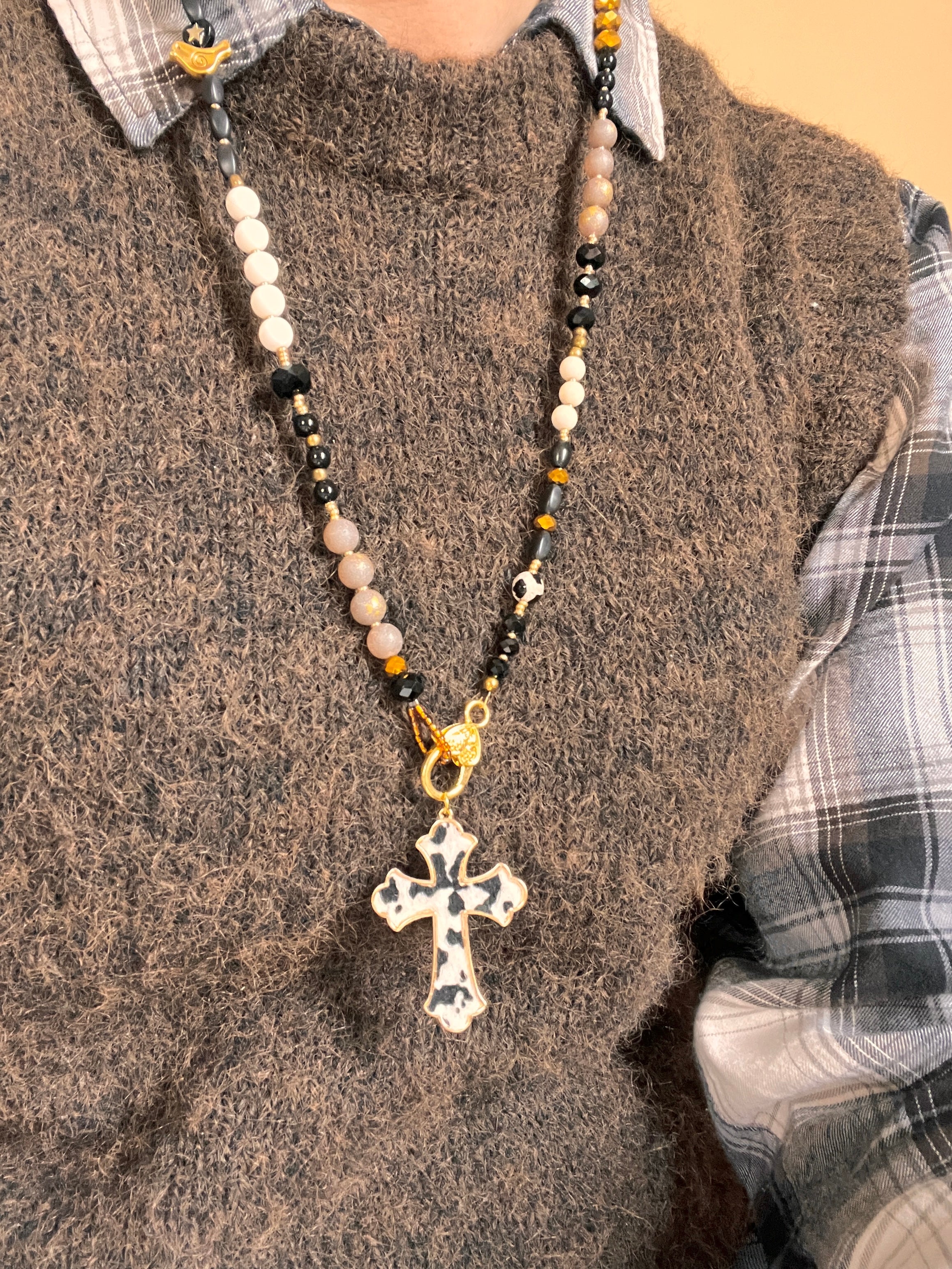 Mystic Noir et Ivoire – Collier mi long