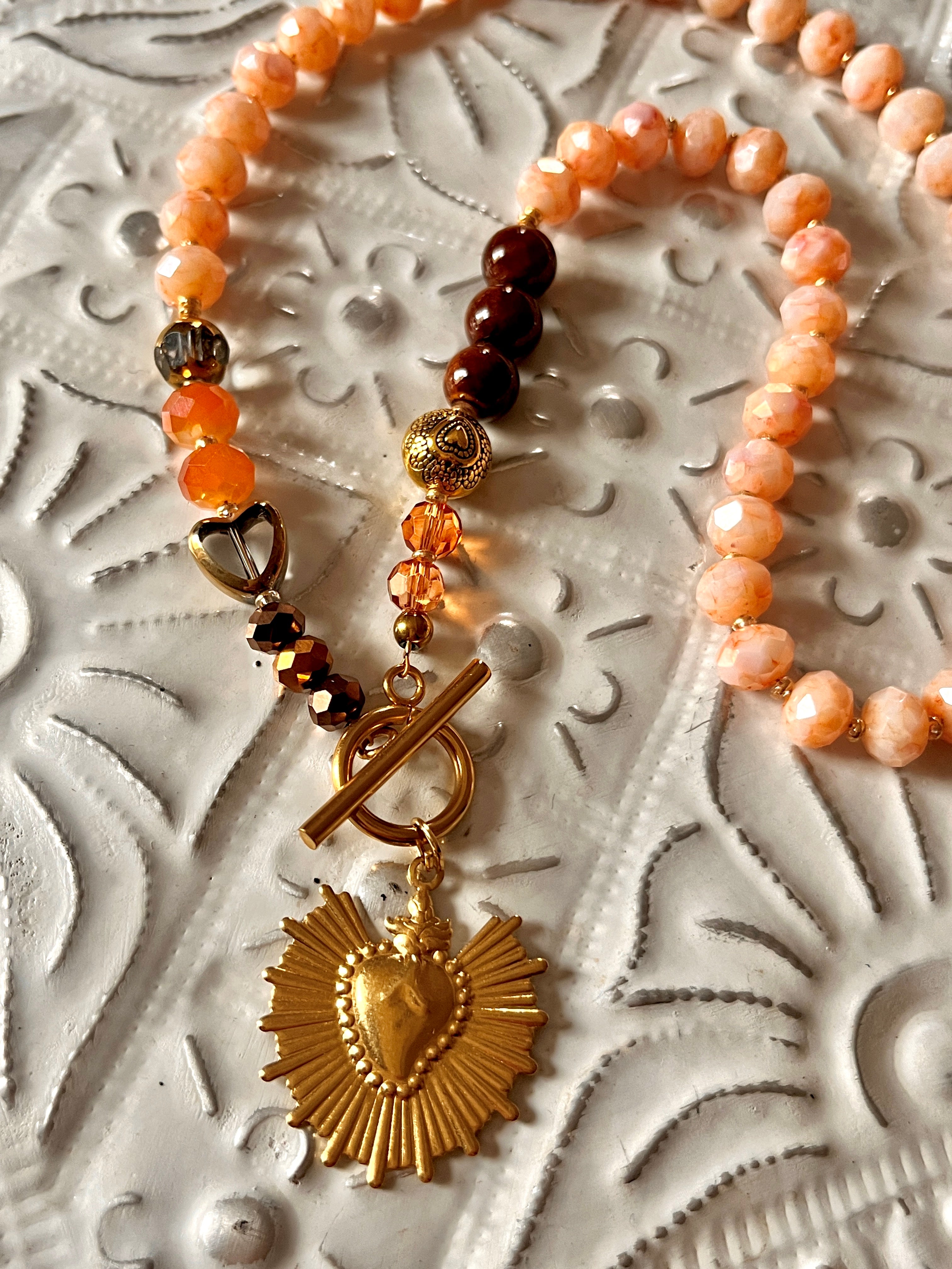 SOON - ras-de-cou perles- médaille orange étoile et strass