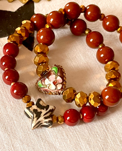 SAM- Bracelet perles chocolat et son coeur fleuri Arastuce