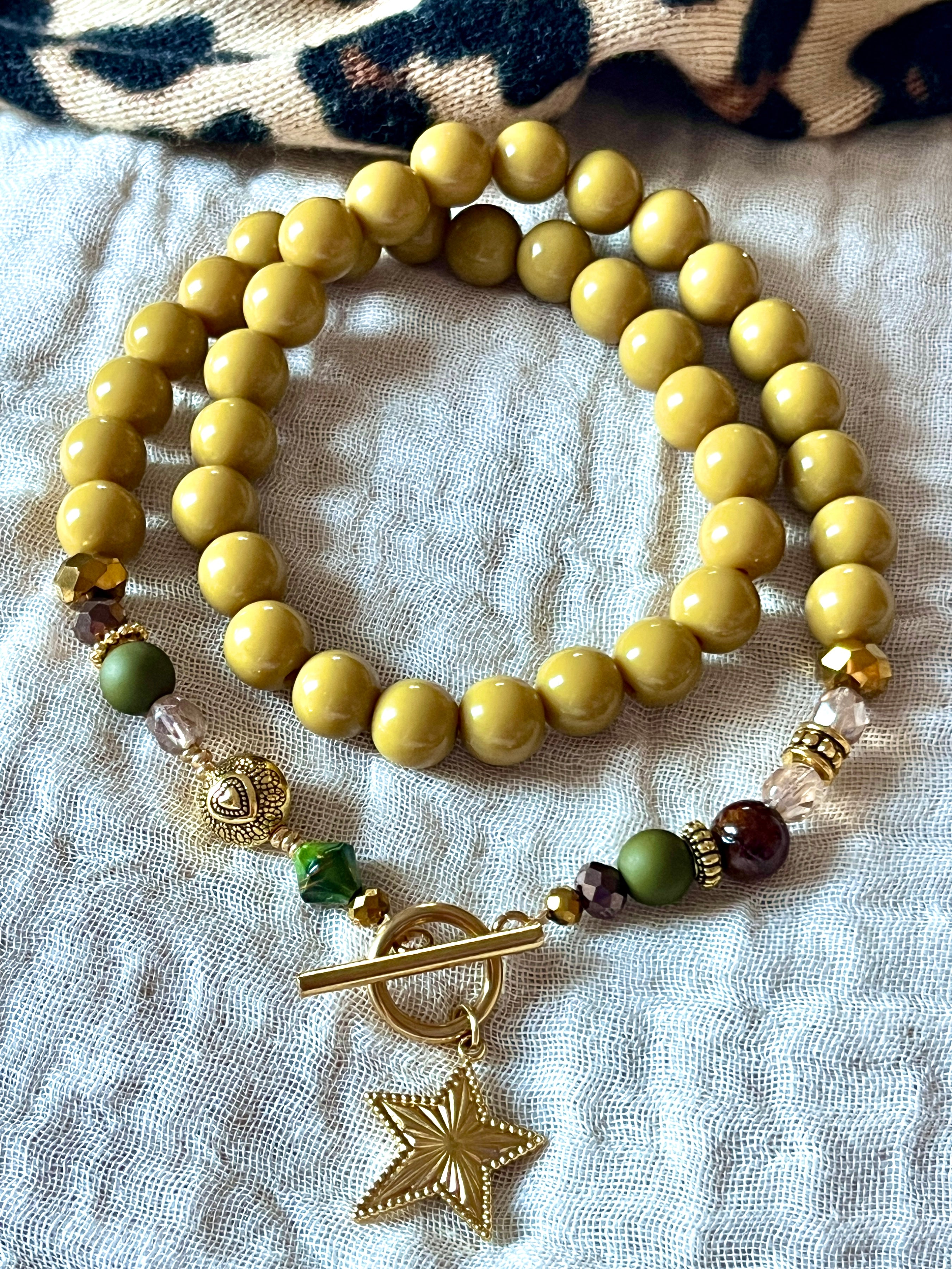 Stella-ras-de-cou perles-vert olive et étoile