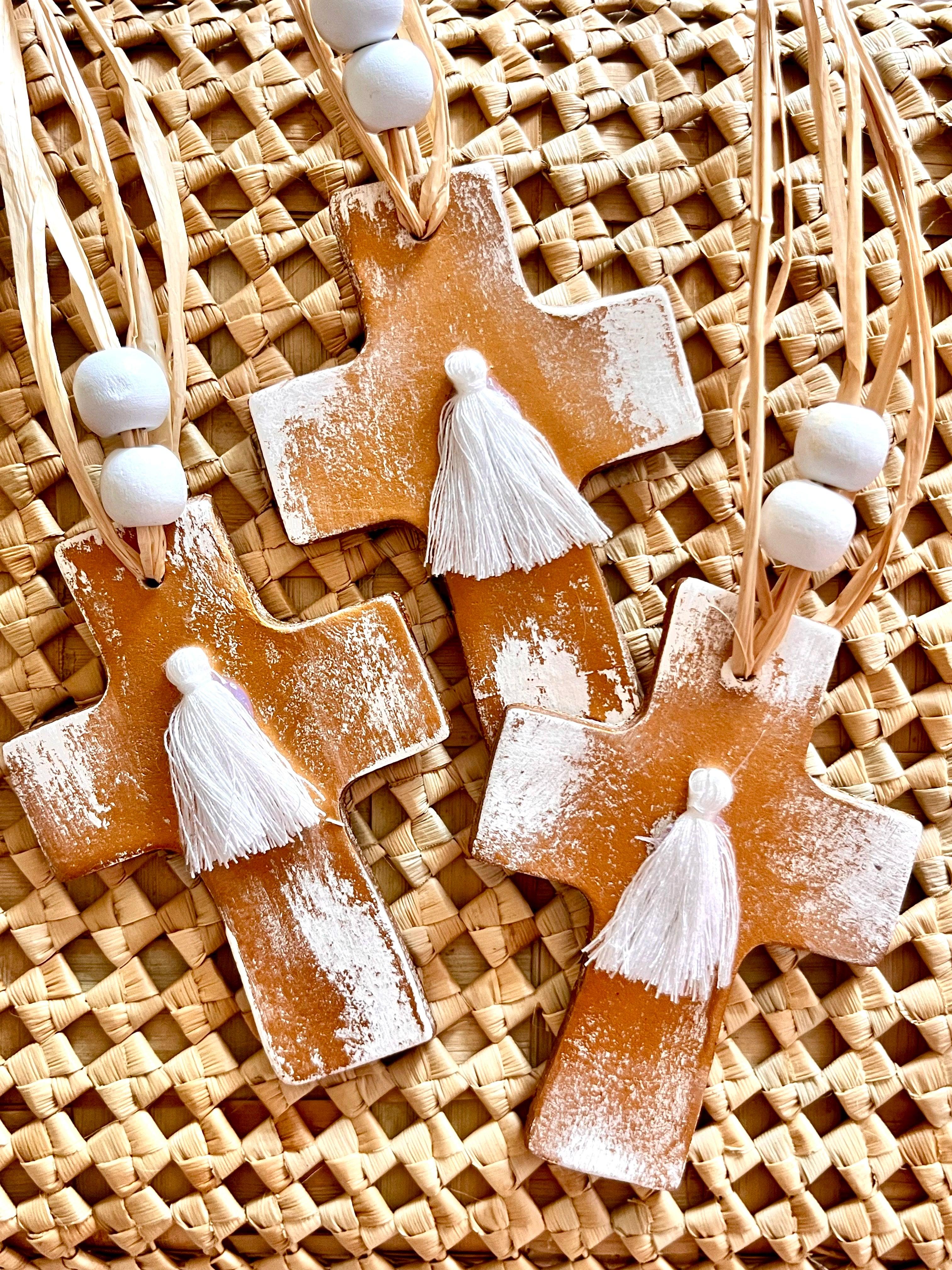 Croix Bohème Pompon – Grigri déco Arastuce